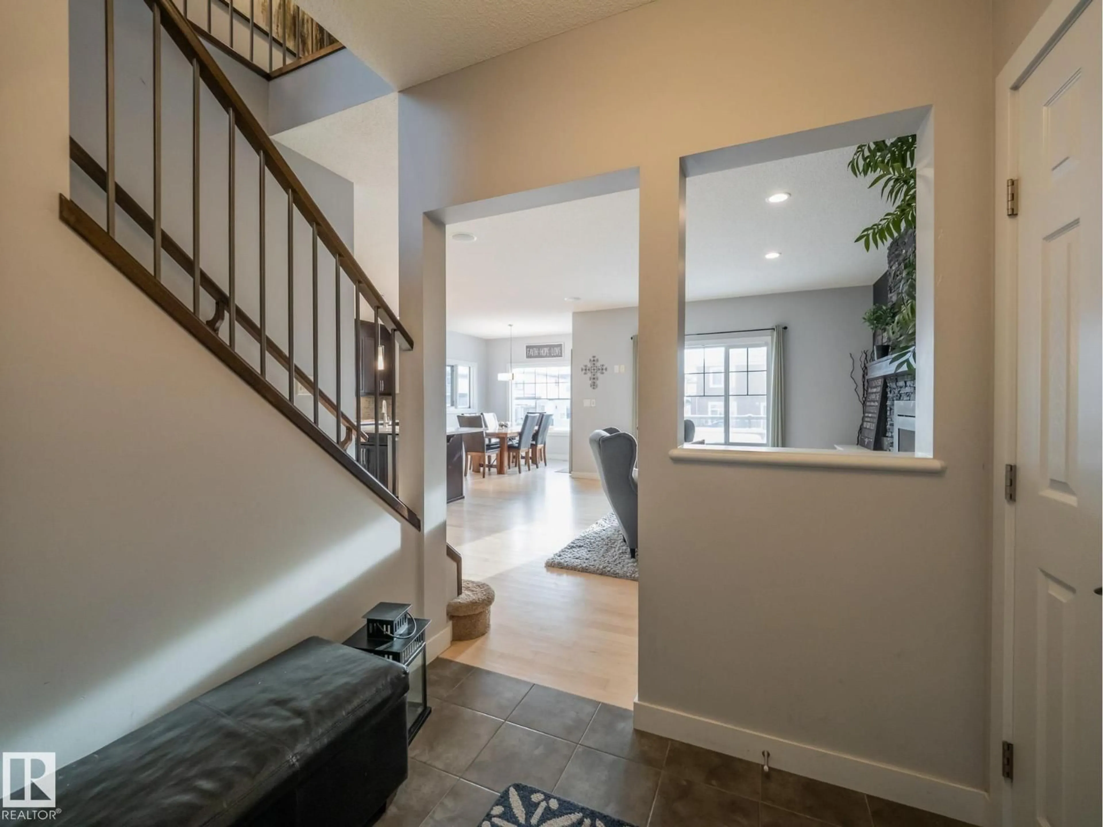 Indoor entryway for 4211 CHARLES CL, Edmonton Alberta T6W0Z5