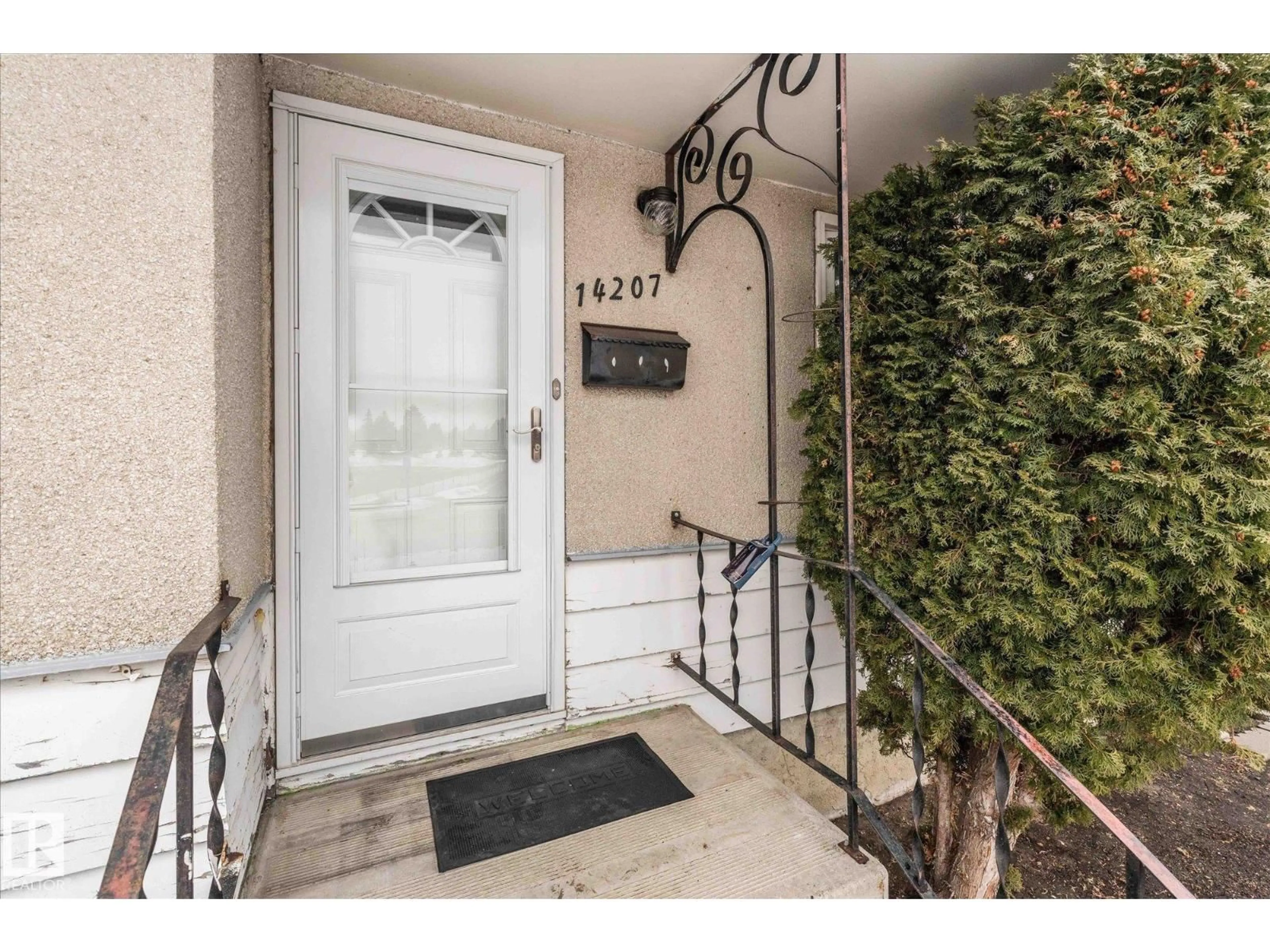 Indoor entryway for NW - 14207 74 ST, Edmonton Alberta T5C0Y1