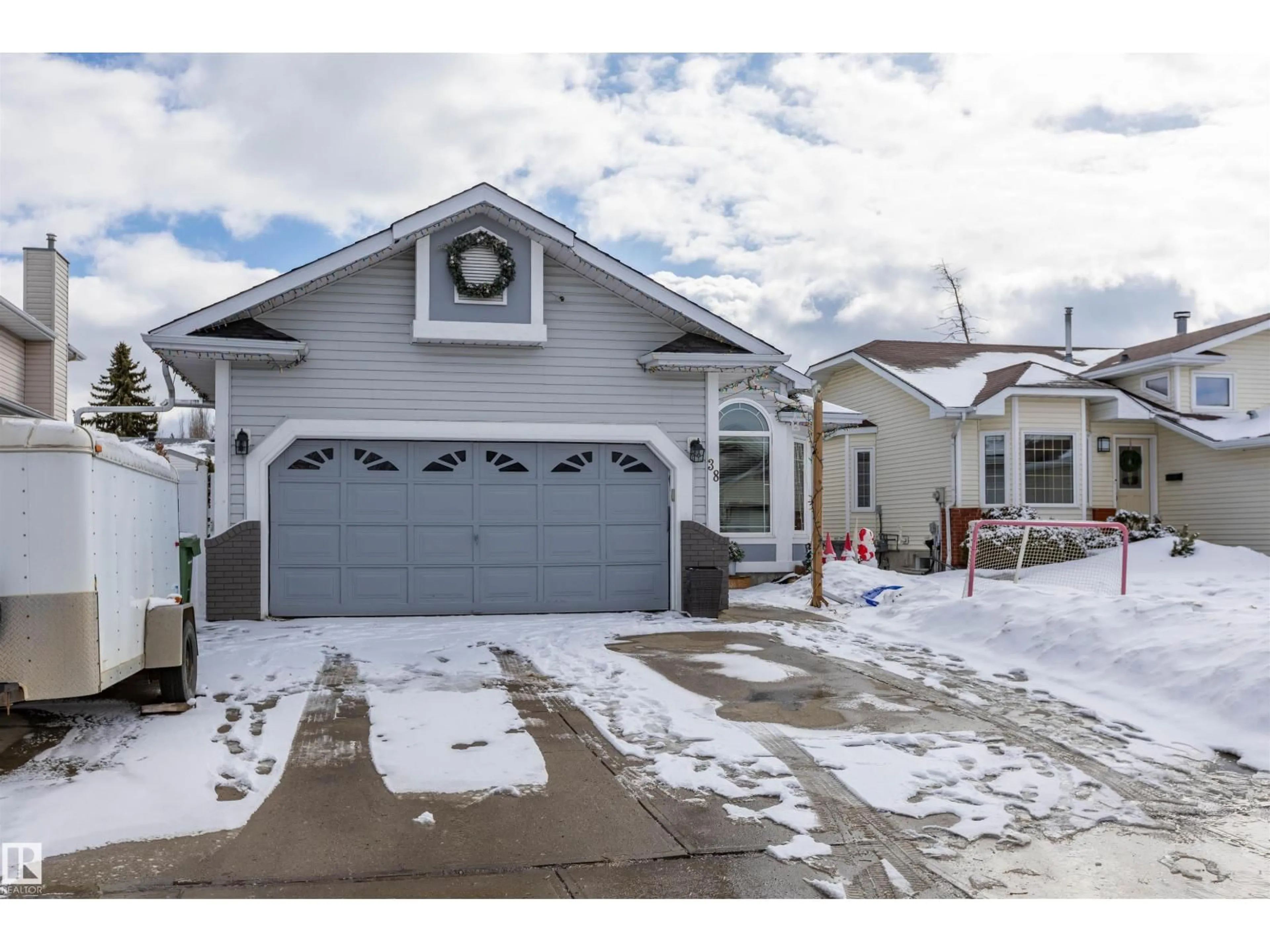 Home with vinyl exterior material, street for 38 DESMARAIS CR, St. Albert Alberta T8N5Y7
