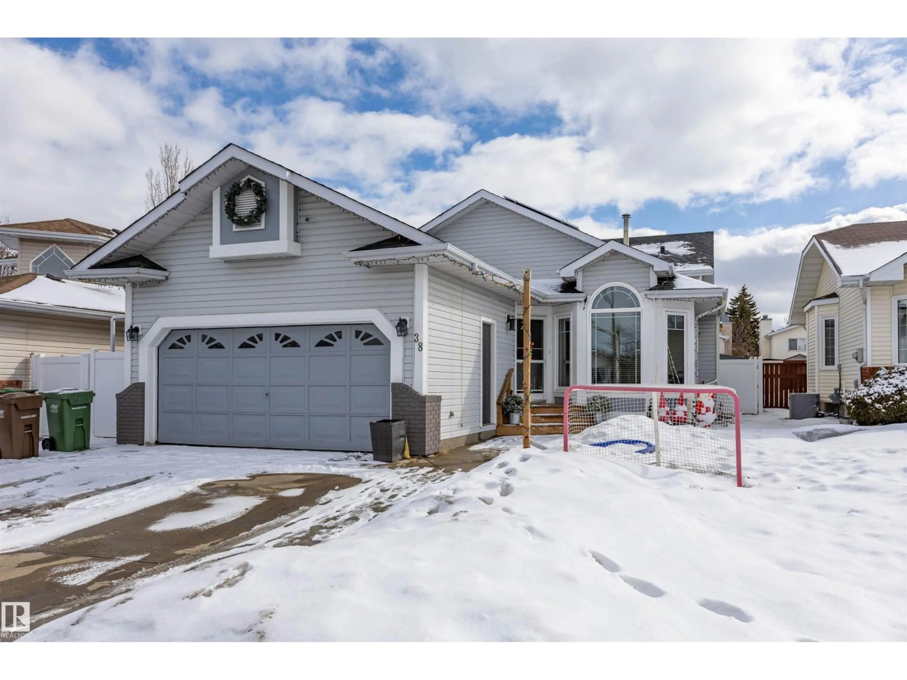 Home with vinyl exterior material, street for 38 DESMARAIS CR, St. Albert Alberta T8N5Y7