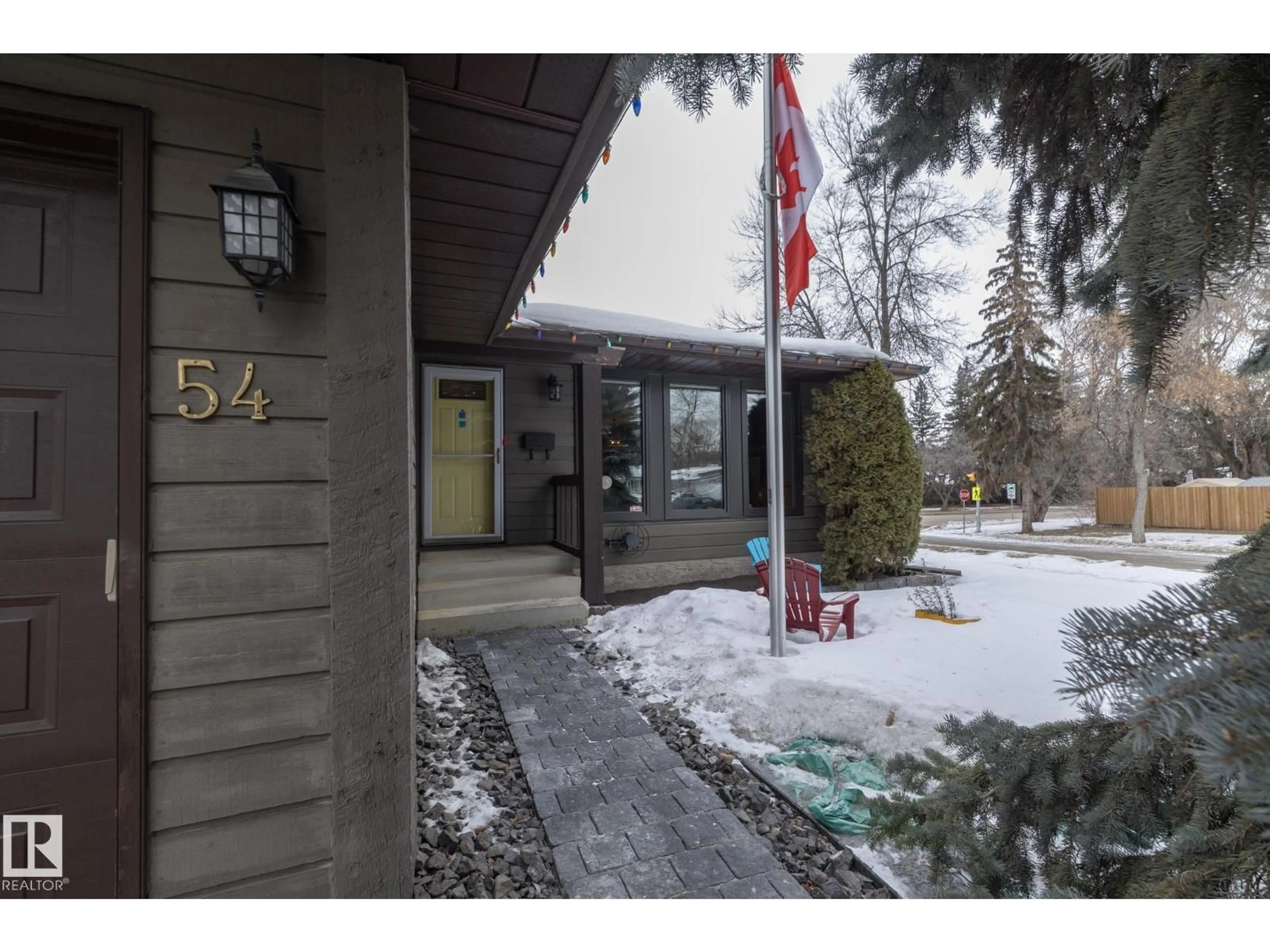 Indoor foyer for 54 BEAVERBROOK CR, St. Albert Alberta T8N2K9