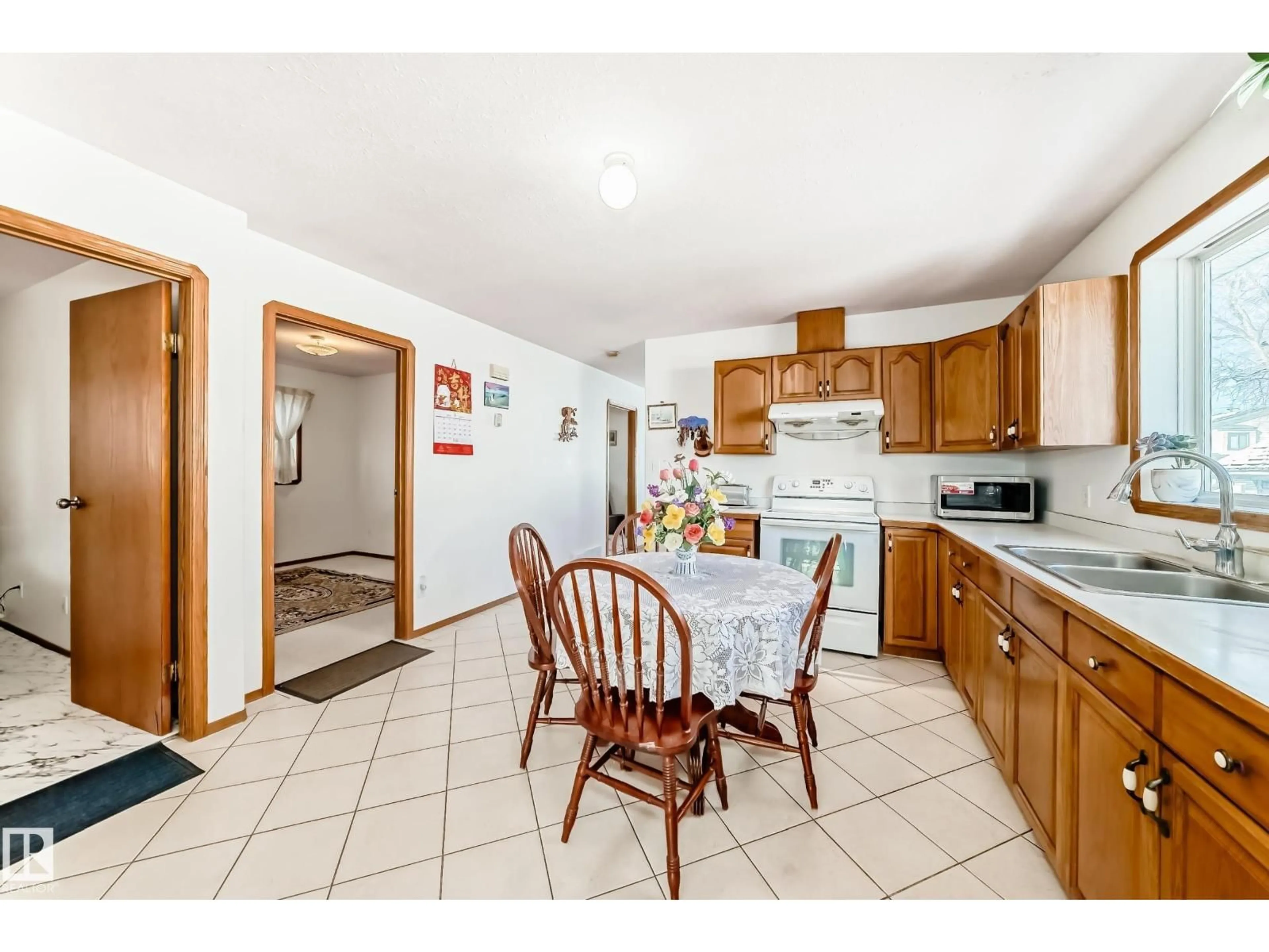 Unknown for 11913 80 ST, Edmonton Alberta T5B2N8