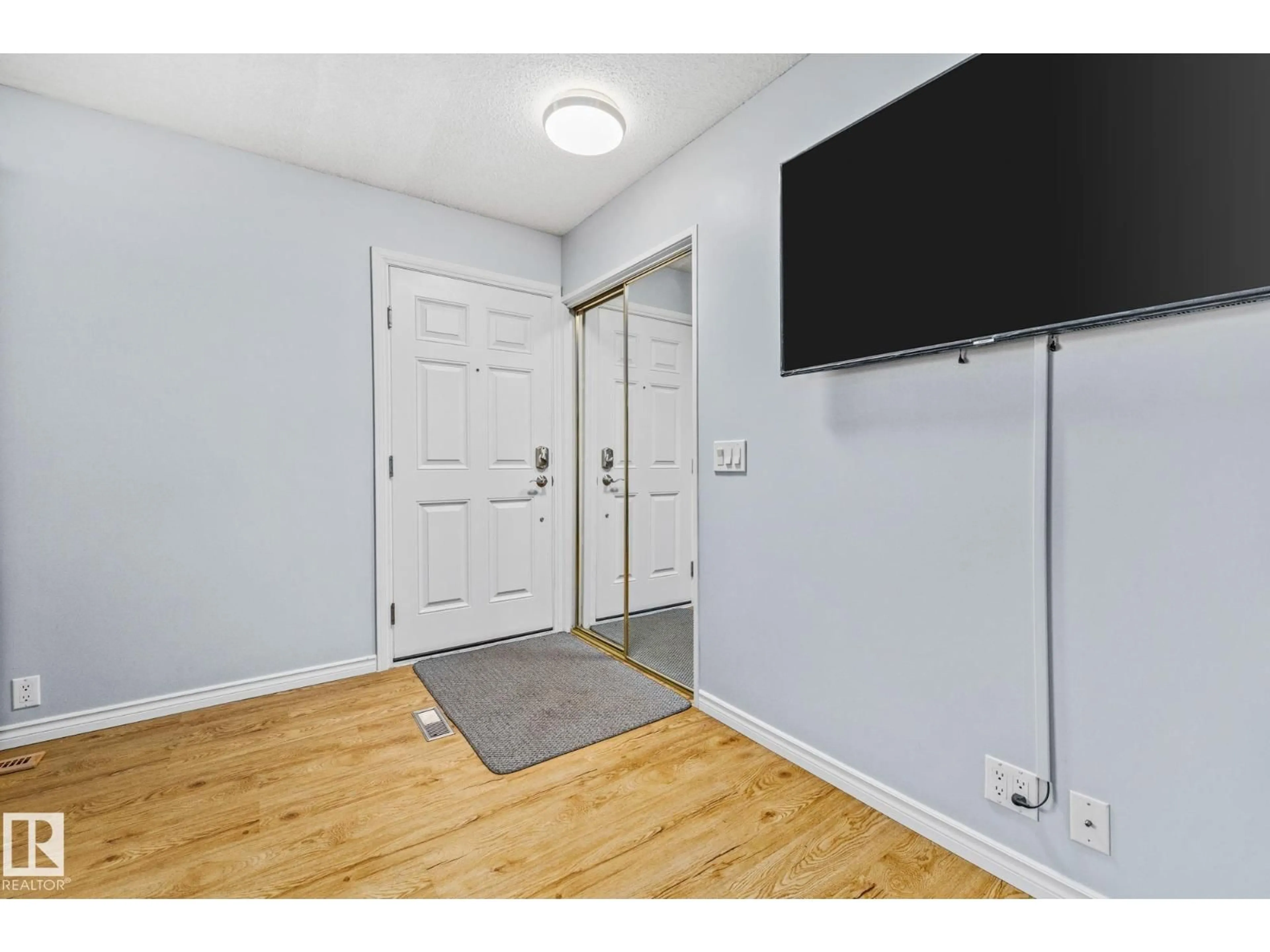 Indoor entryway for 4 GILMORE AV, Sherwood Park Alberta T8A2X8