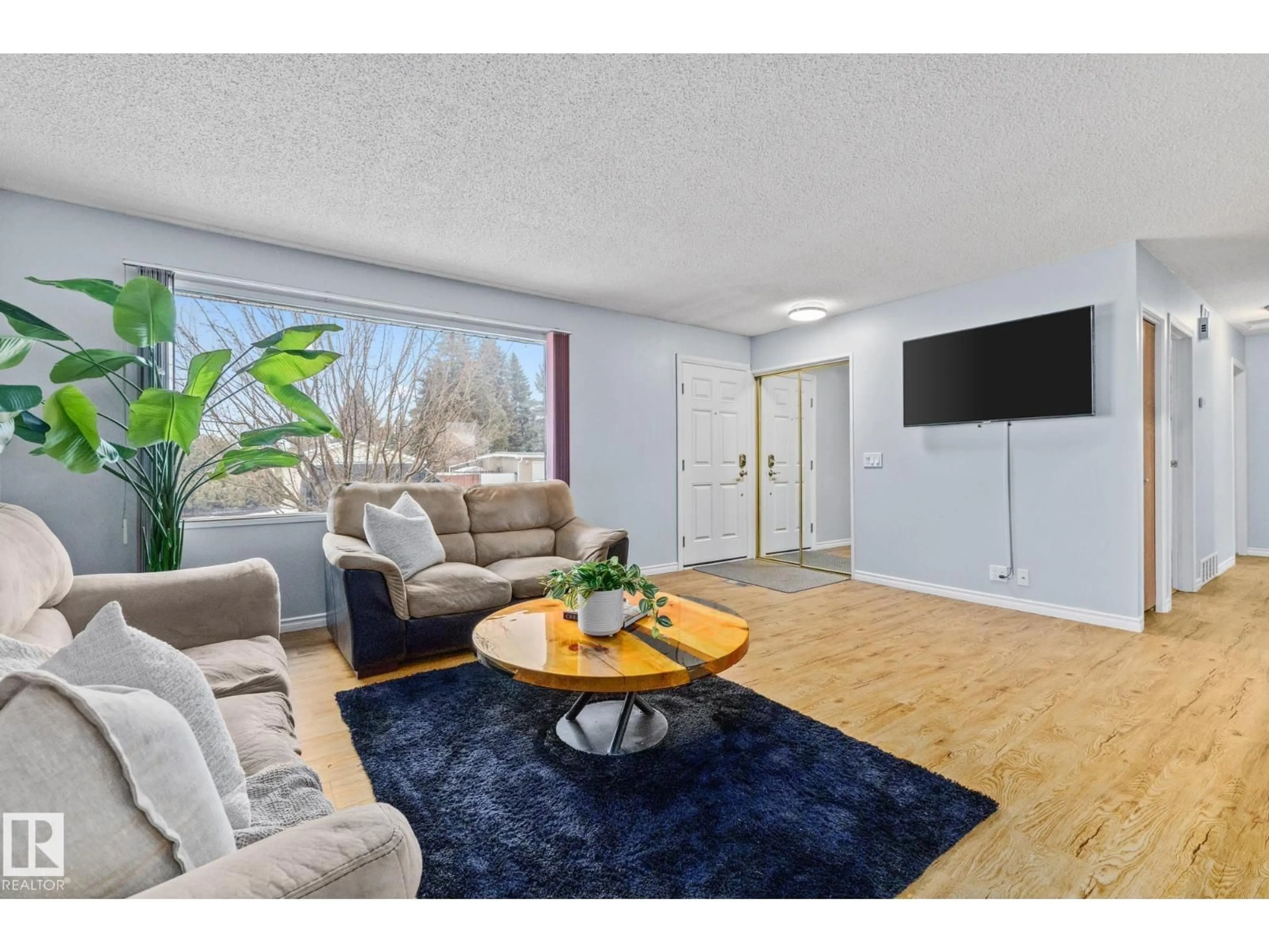 Living room with furniture, wood/laminate floor for 4 GILMORE AV, Sherwood Park Alberta T8A2X8