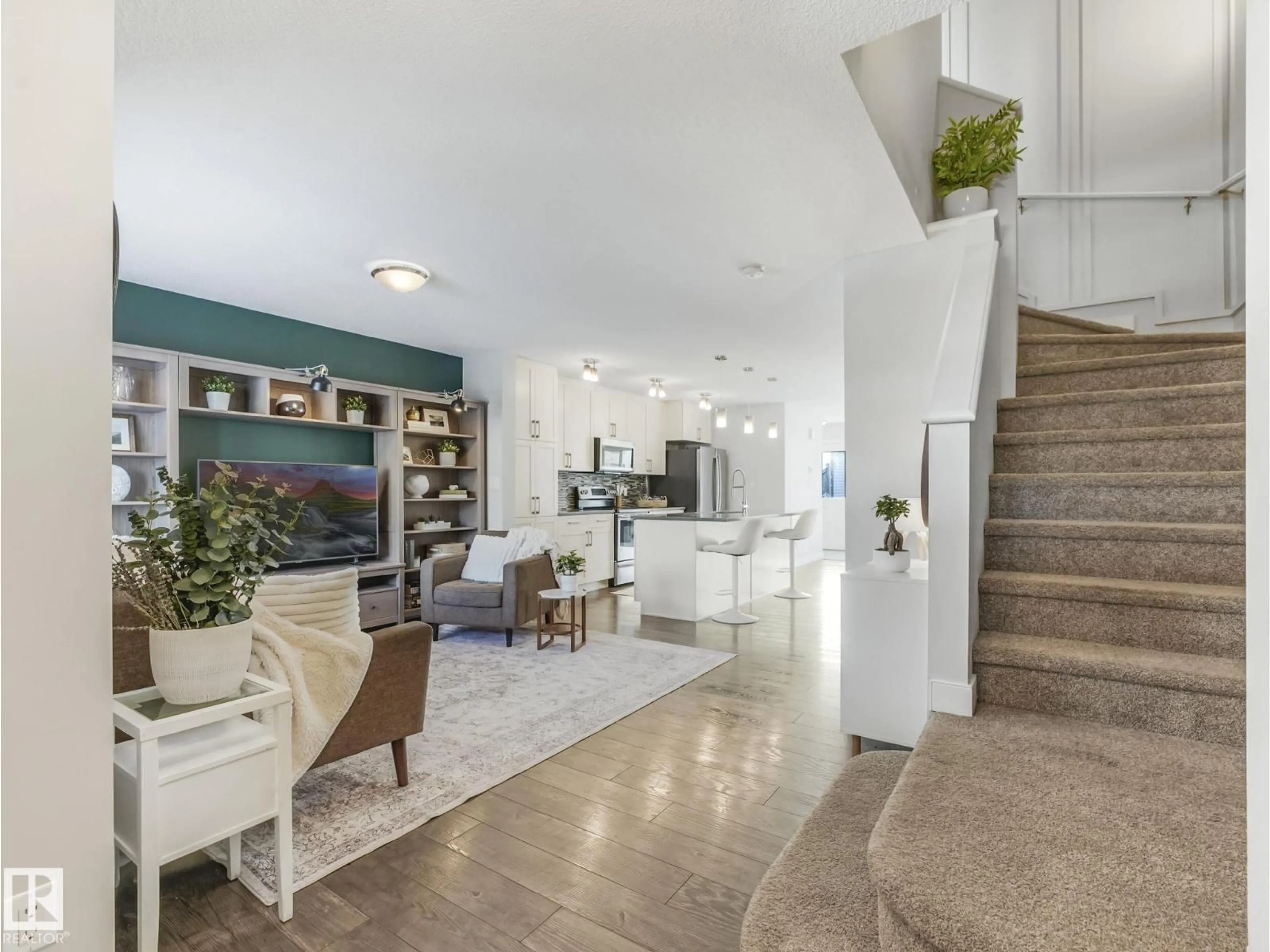 Indoor entryway for 2604 COUGHLAN RD, Edmonton Alberta T6W3S1