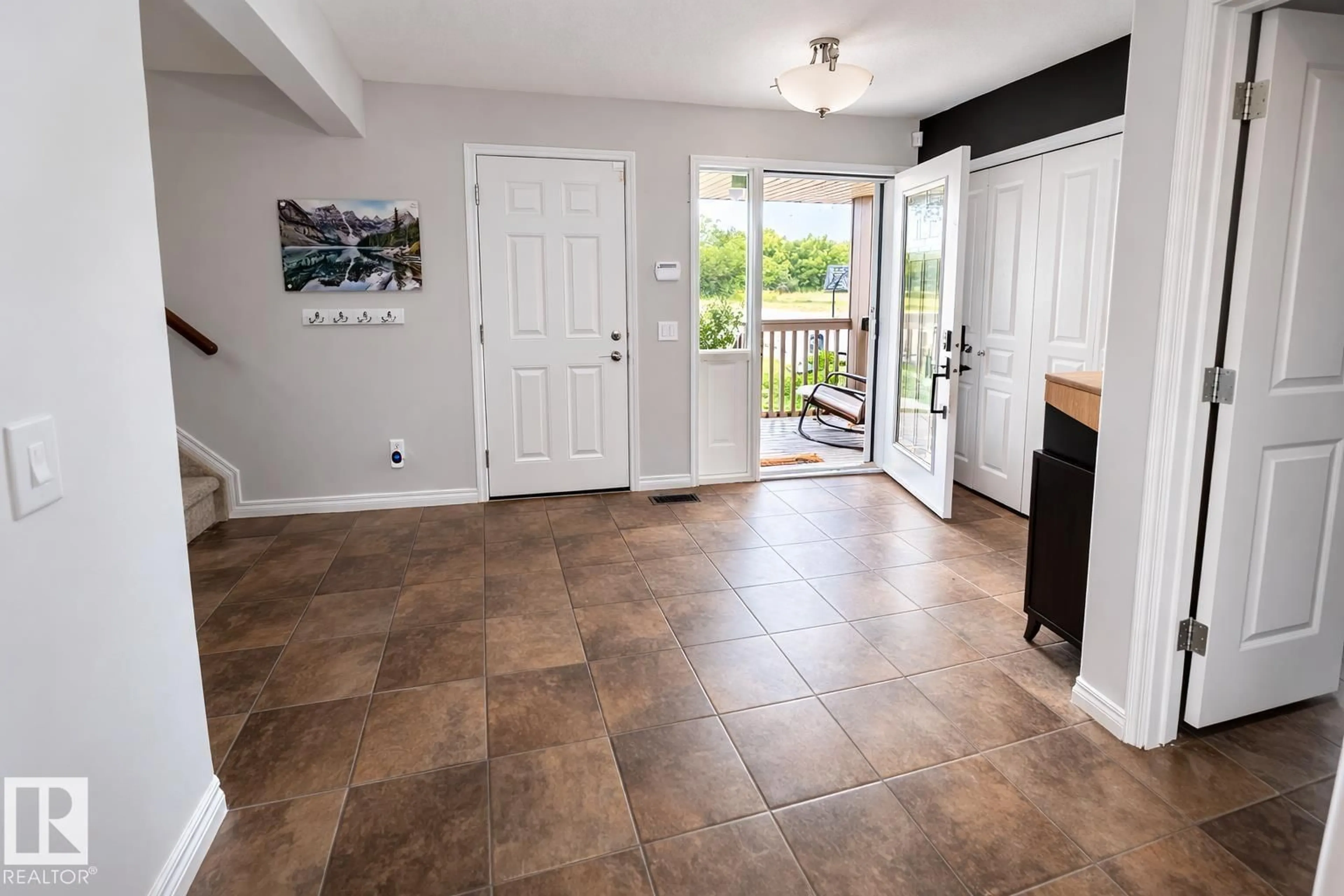 Indoor entryway for NW - 5112 159 AV, Edmonton Alberta T5Y0M4