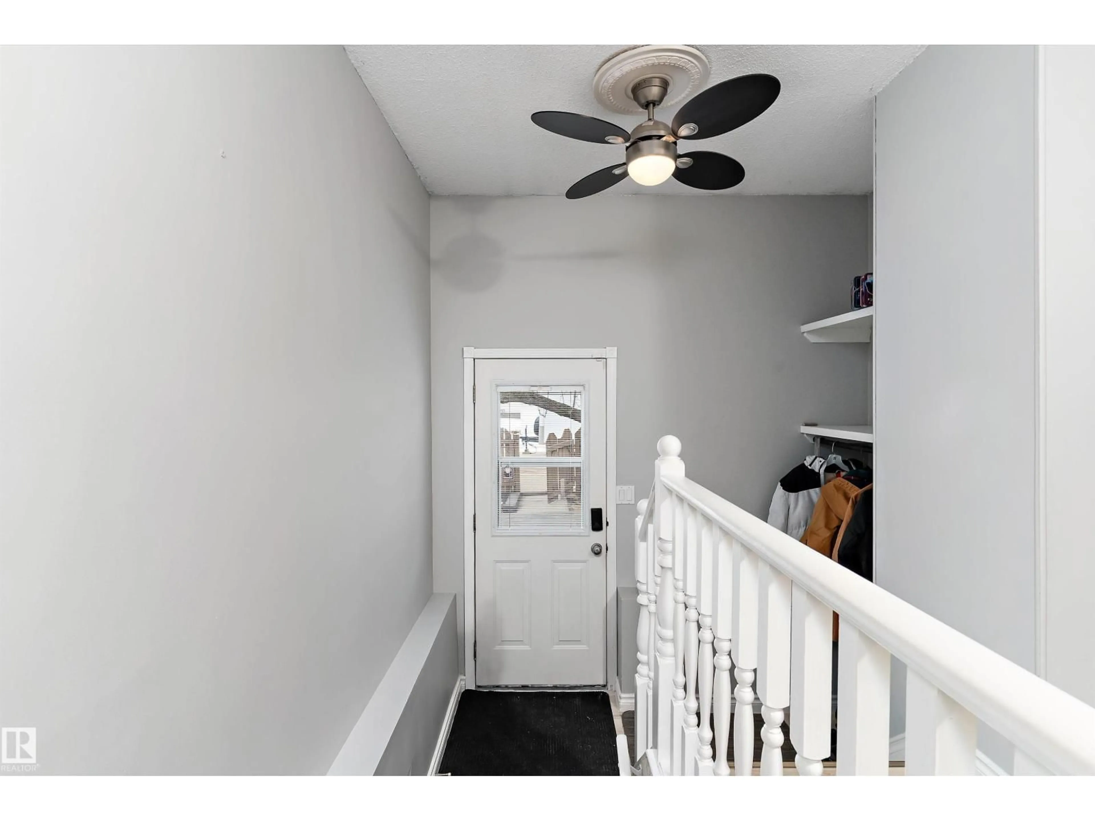 Indoor entryway for 3742 53 ST, Wetaskiwin Alberta T9A2K7