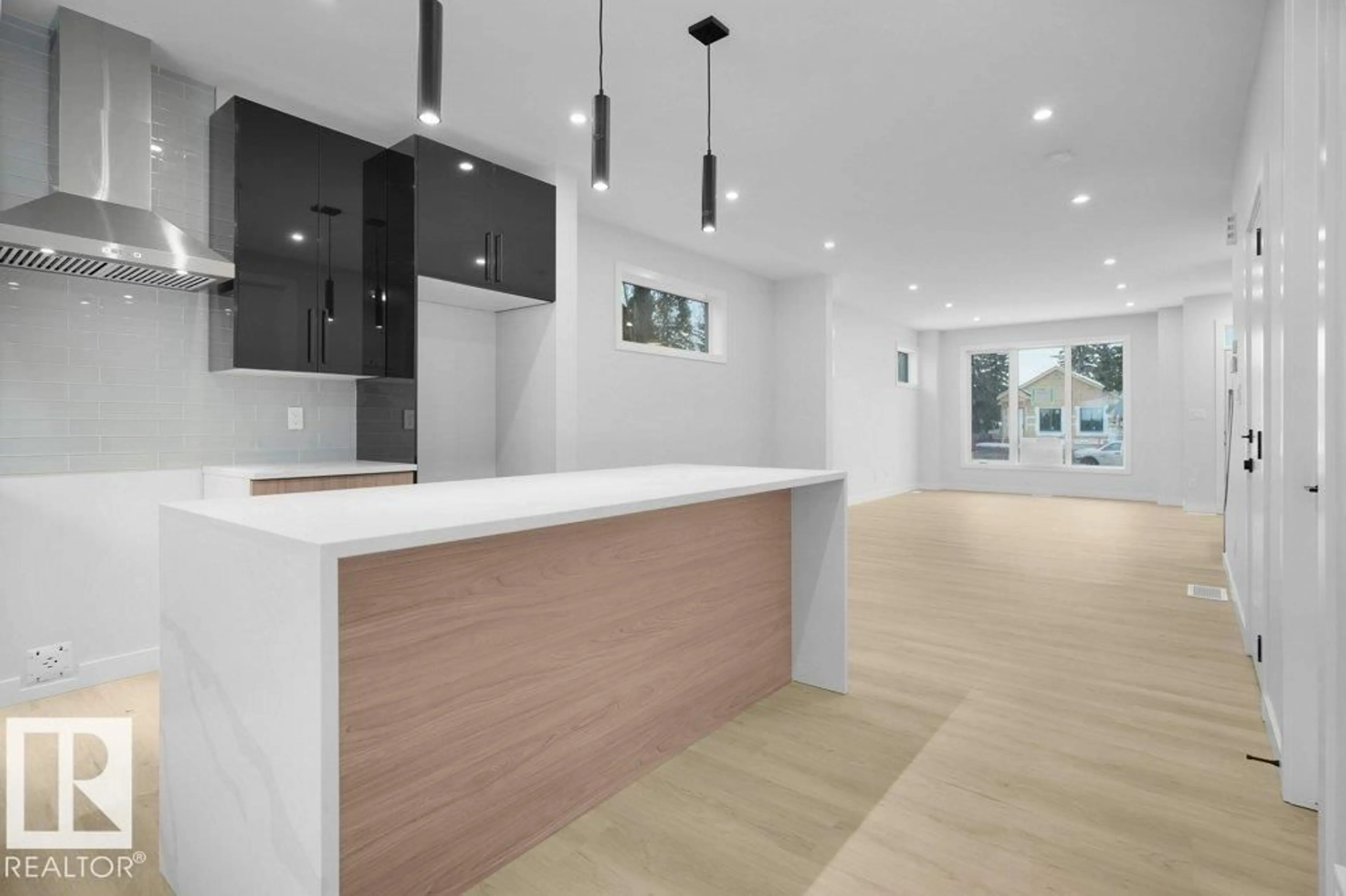 Unknown for 10663 61 AV, Edmonton Alberta T6H1L8