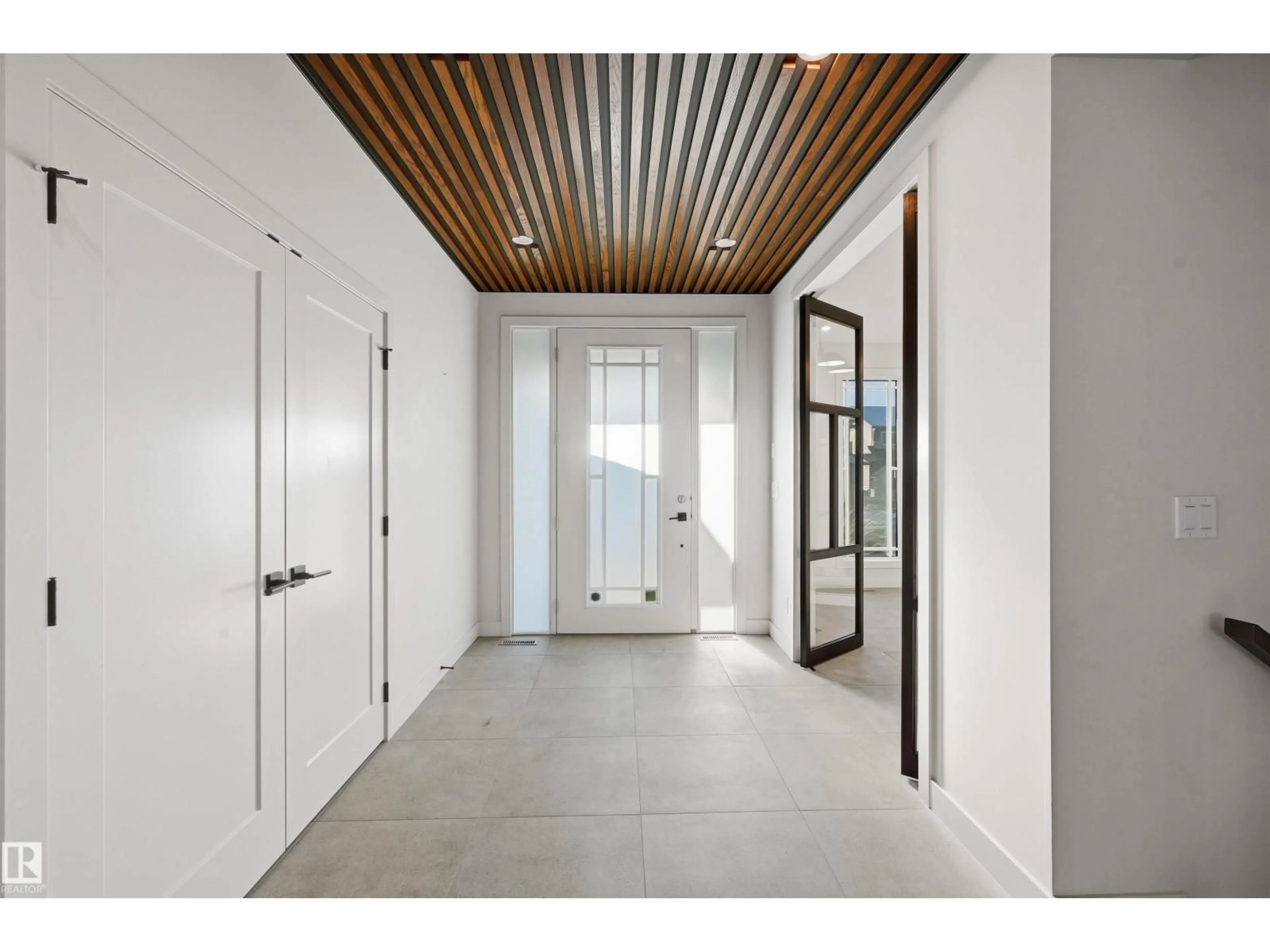 Indoor entryway for 6038 CRAWFORD DR, Edmonton Alberta T6W4L5