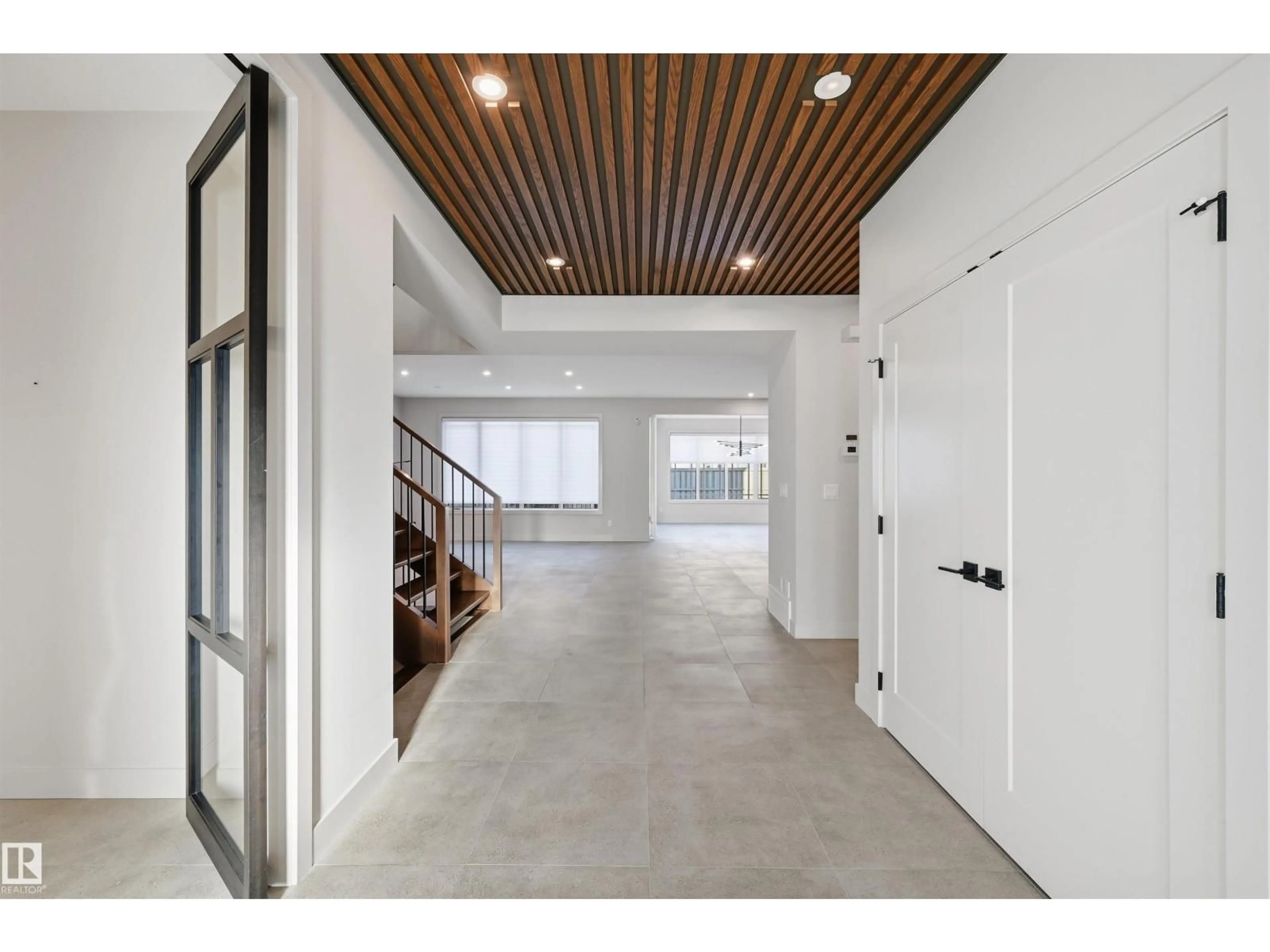 Indoor entryway for 6038 CRAWFORD DR, Edmonton Alberta T6W4L5