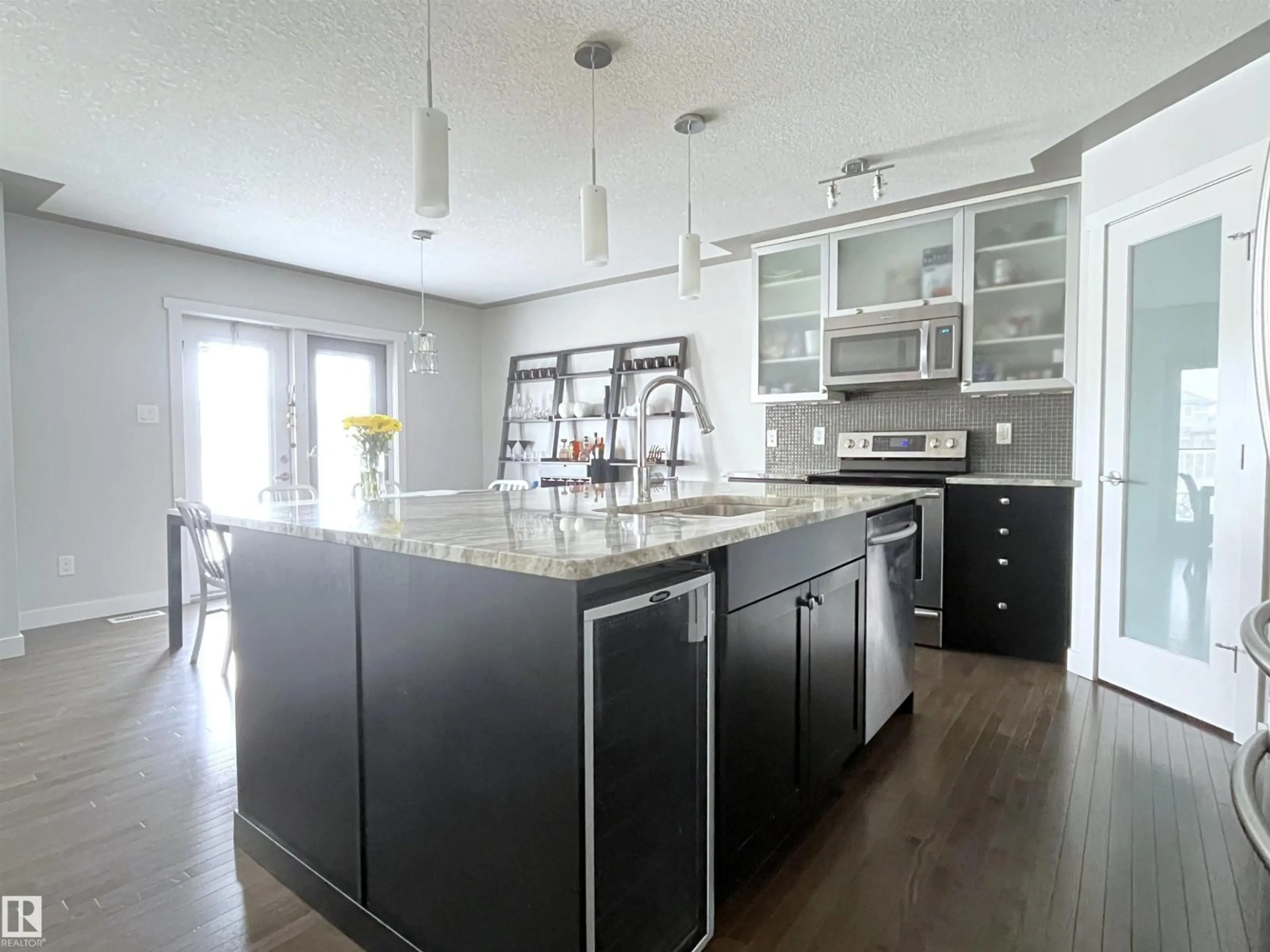 Contemporary kitchen, unknown for 3308 CUTLER CR, Edmonton Alberta T6W2N4