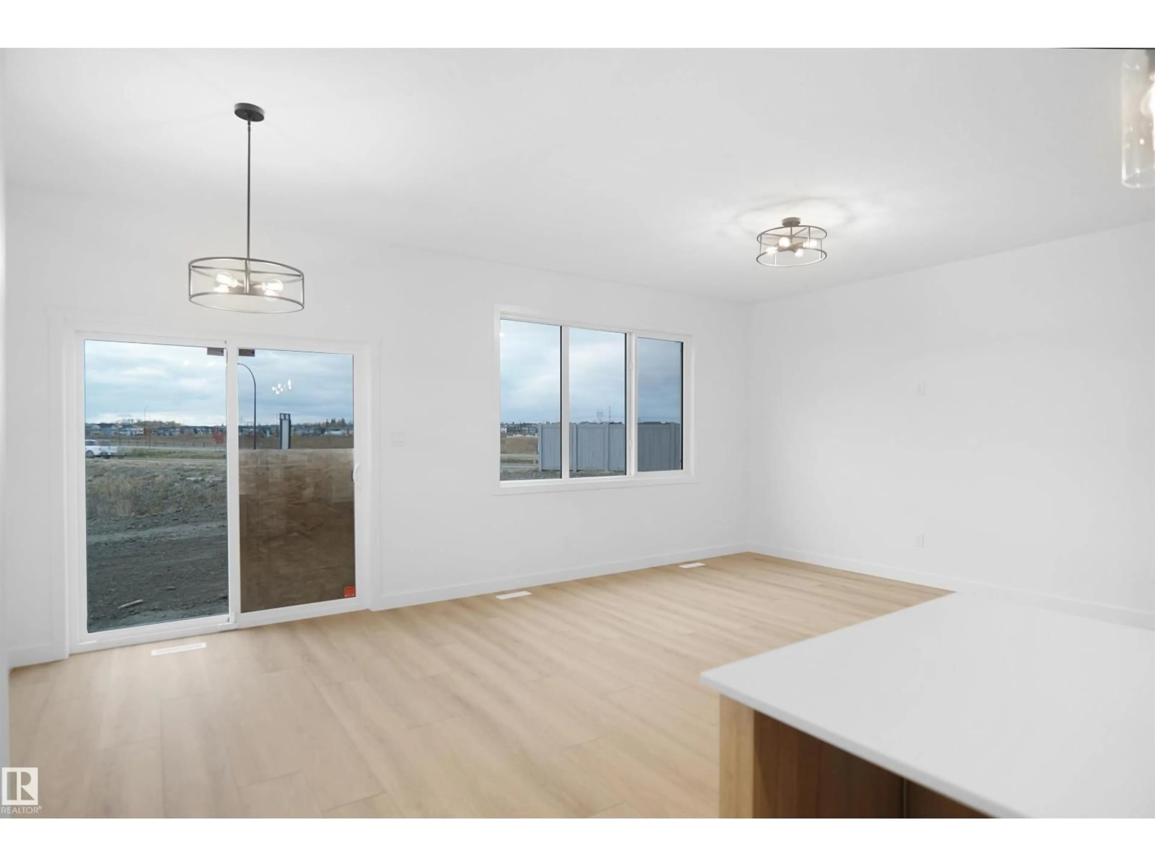 A pic of a room for 19446 22A AV, Edmonton Alberta T6M1P9