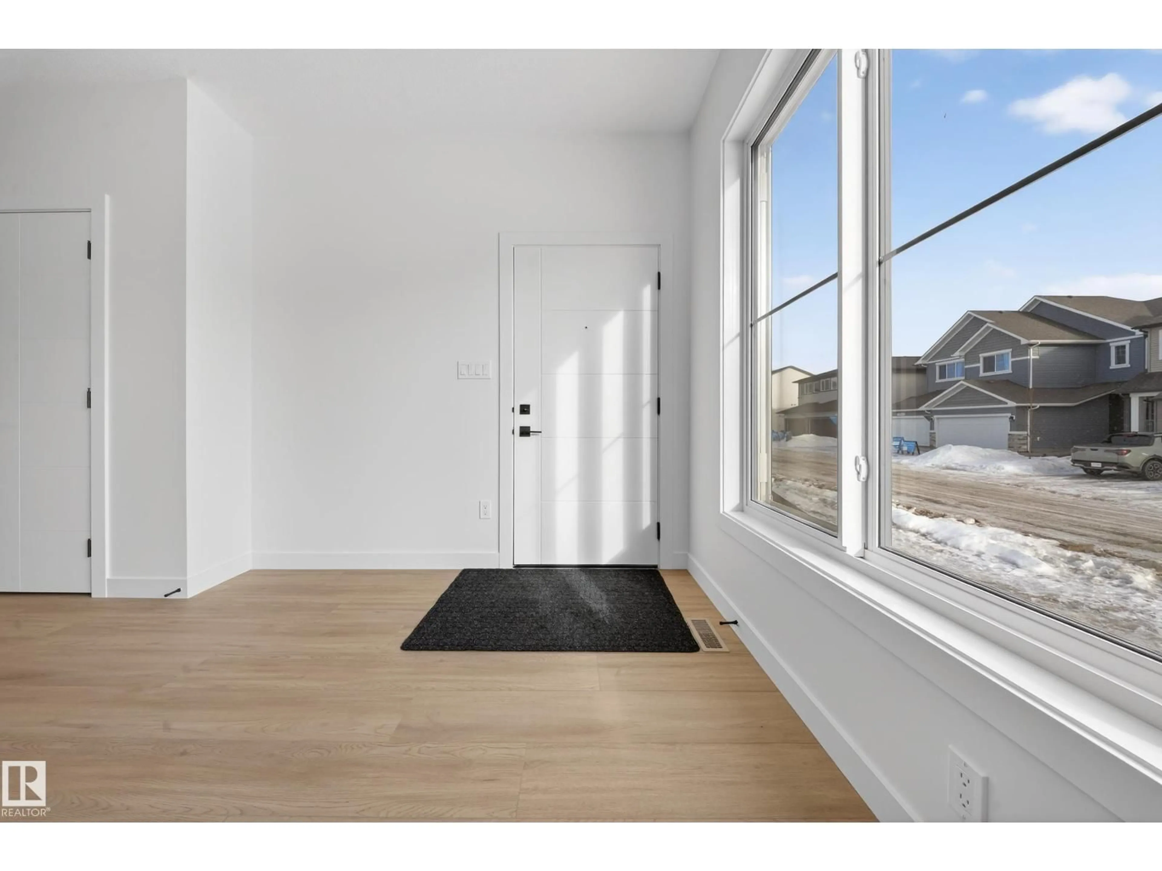 Indoor entryway for 3734 ERLANGER DR, Edmonton Alberta T6M3G5