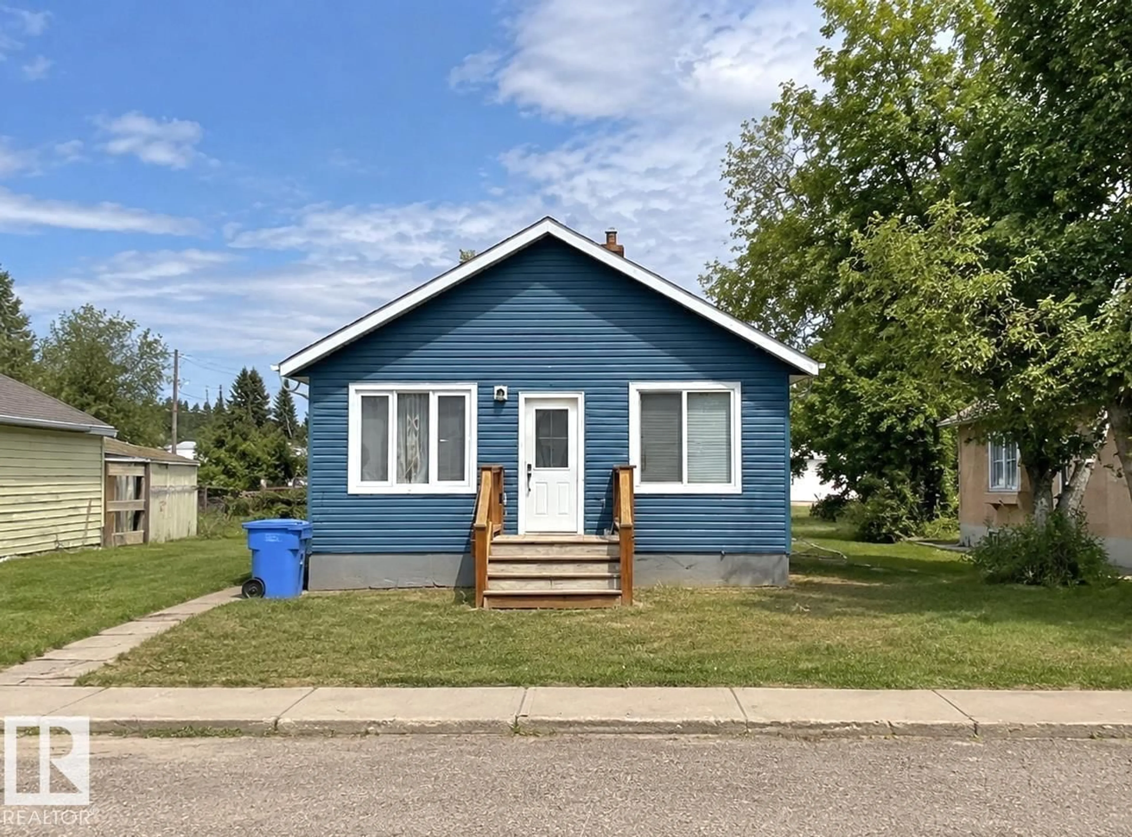 Home with vinyl exterior material, street for 5222 50 ST, Willingdon Alberta T0B4R0