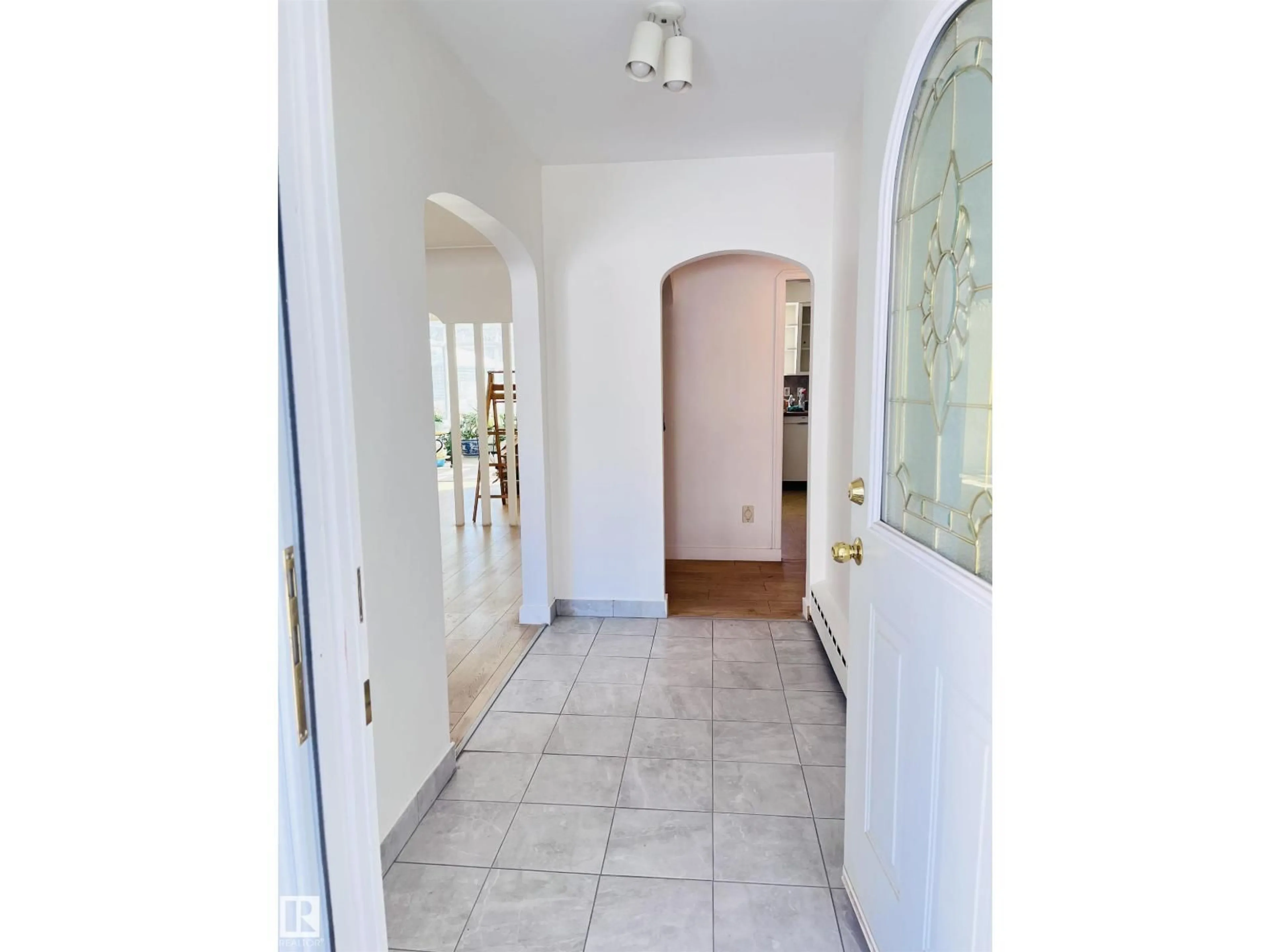 Indoor entryway for 7911 119 ST, Edmonton Alberta T6G1W6