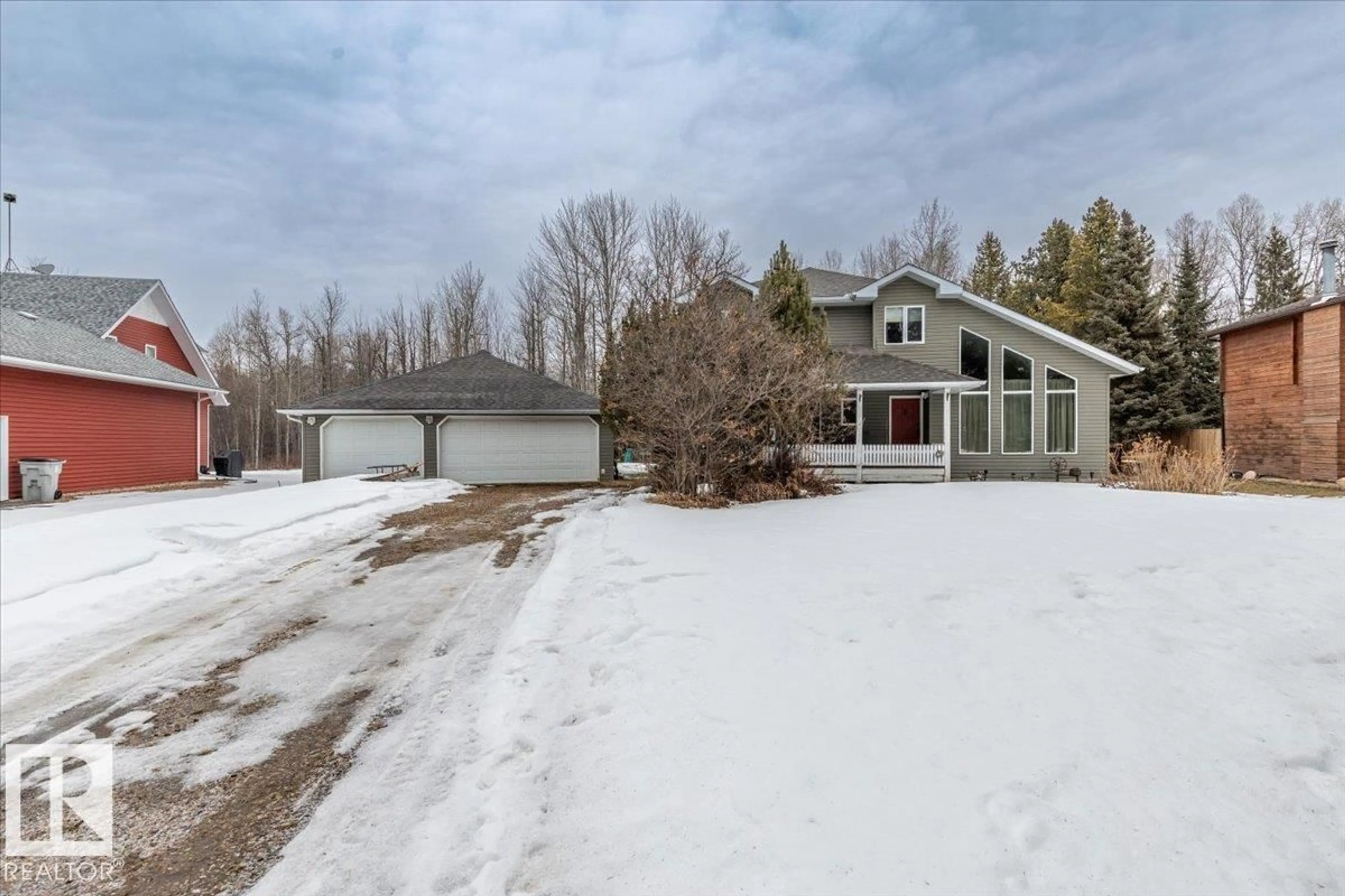 A pic from outside/outdoor area/front of a property/back of a property/a pic from drone, street for B - 20 GOLDEN CR, Rural Leduc County Alberta T0C2C0