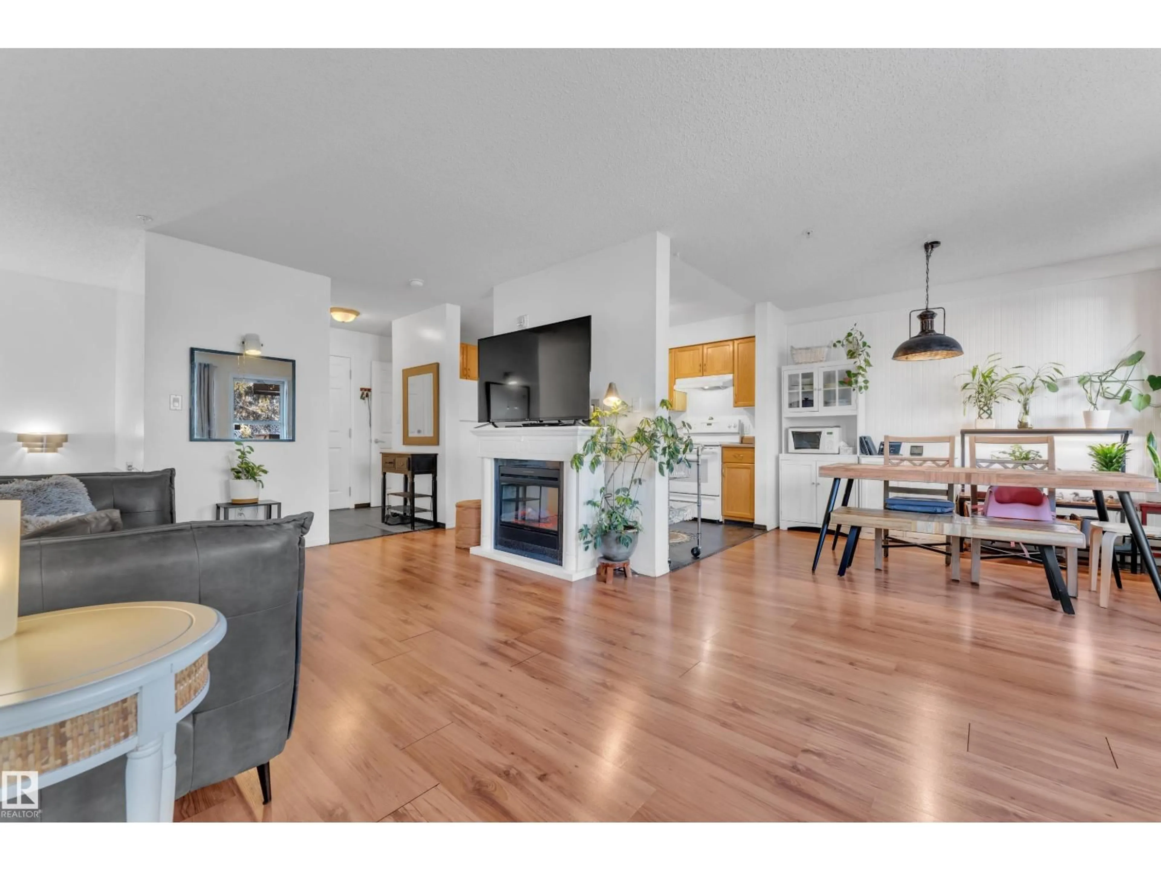 Open concept kitchen, wood/laminate floor for 105 - 114 MCKENNEY AVE, St. Albert Alberta T8N2Y2