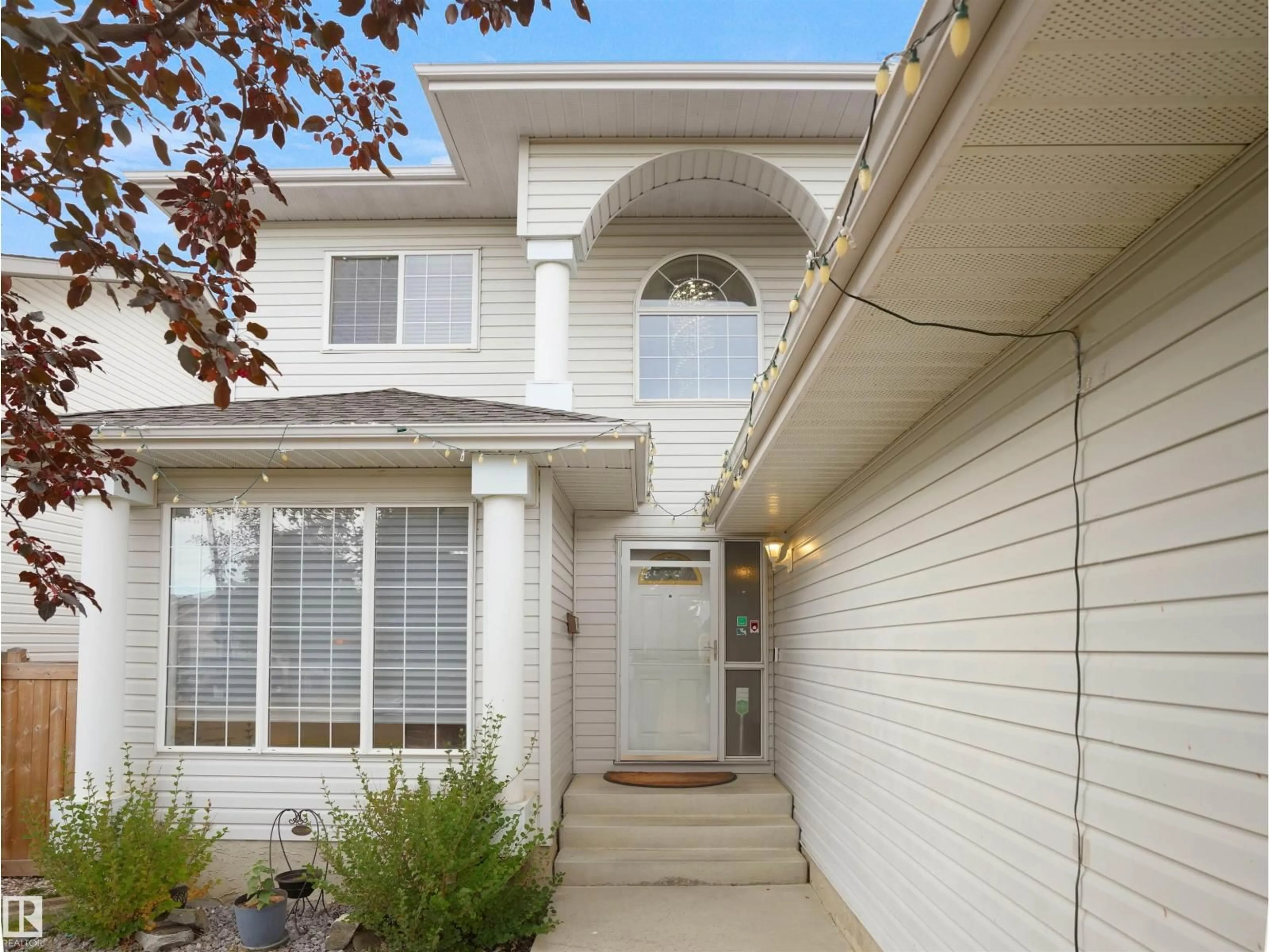 Home with vinyl exterior material, street for 3628 31 ST, Edmonton Alberta T5T1J8