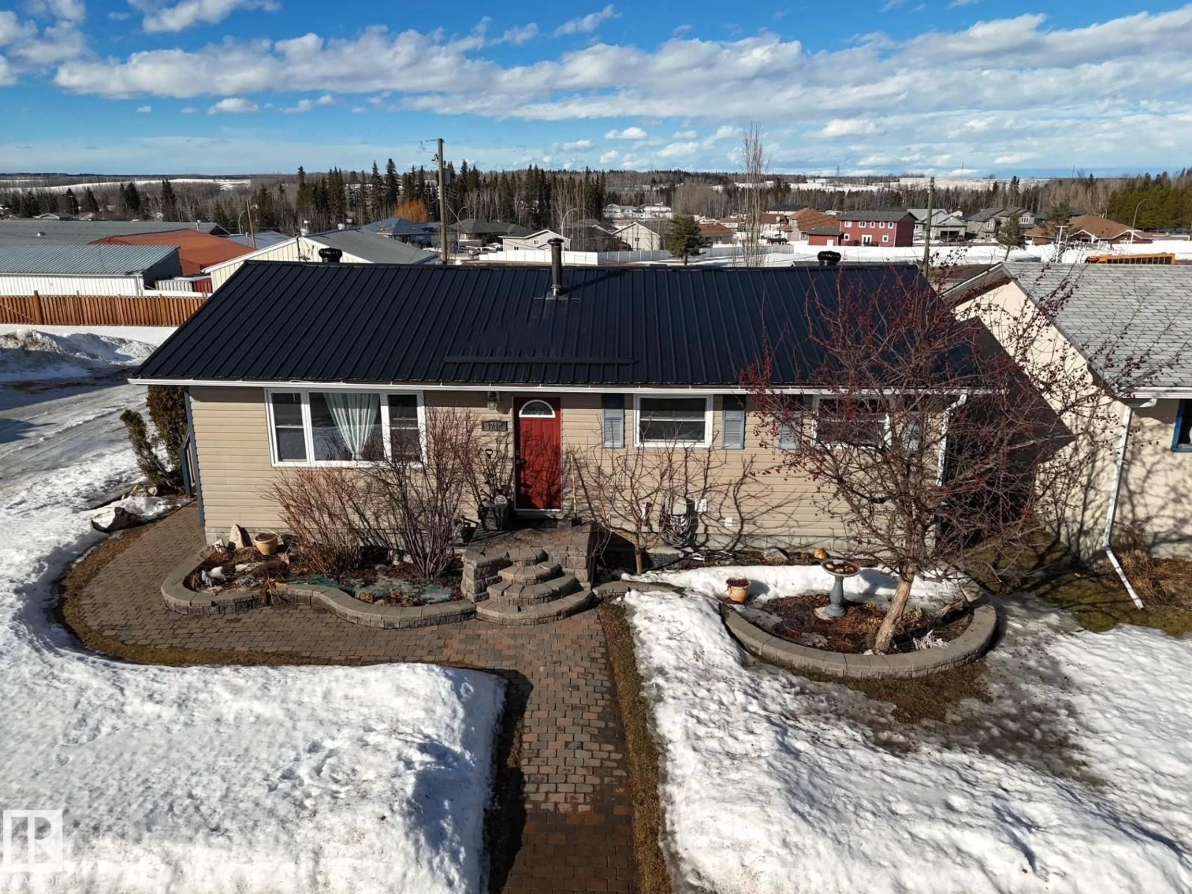 A pic from outside/outdoor area/front of a property/back of a property/a pic from drone, street for 4714 48 AV, Evansburg Alberta T0E0T0