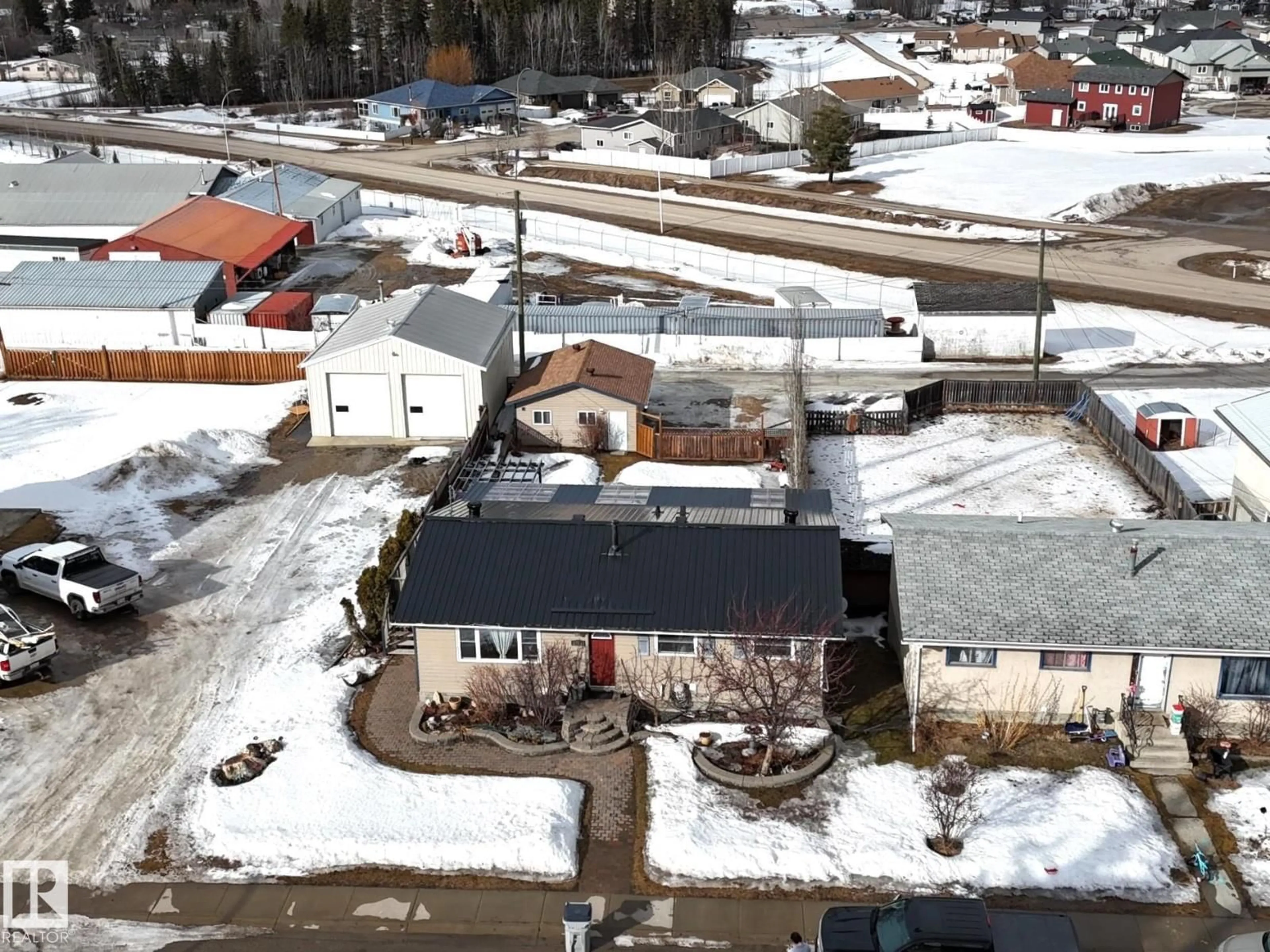 A pic from outside/outdoor area/front of a property/back of a property/a pic from drone, street for 4714 48 AV, Evansburg Alberta T0E0T0