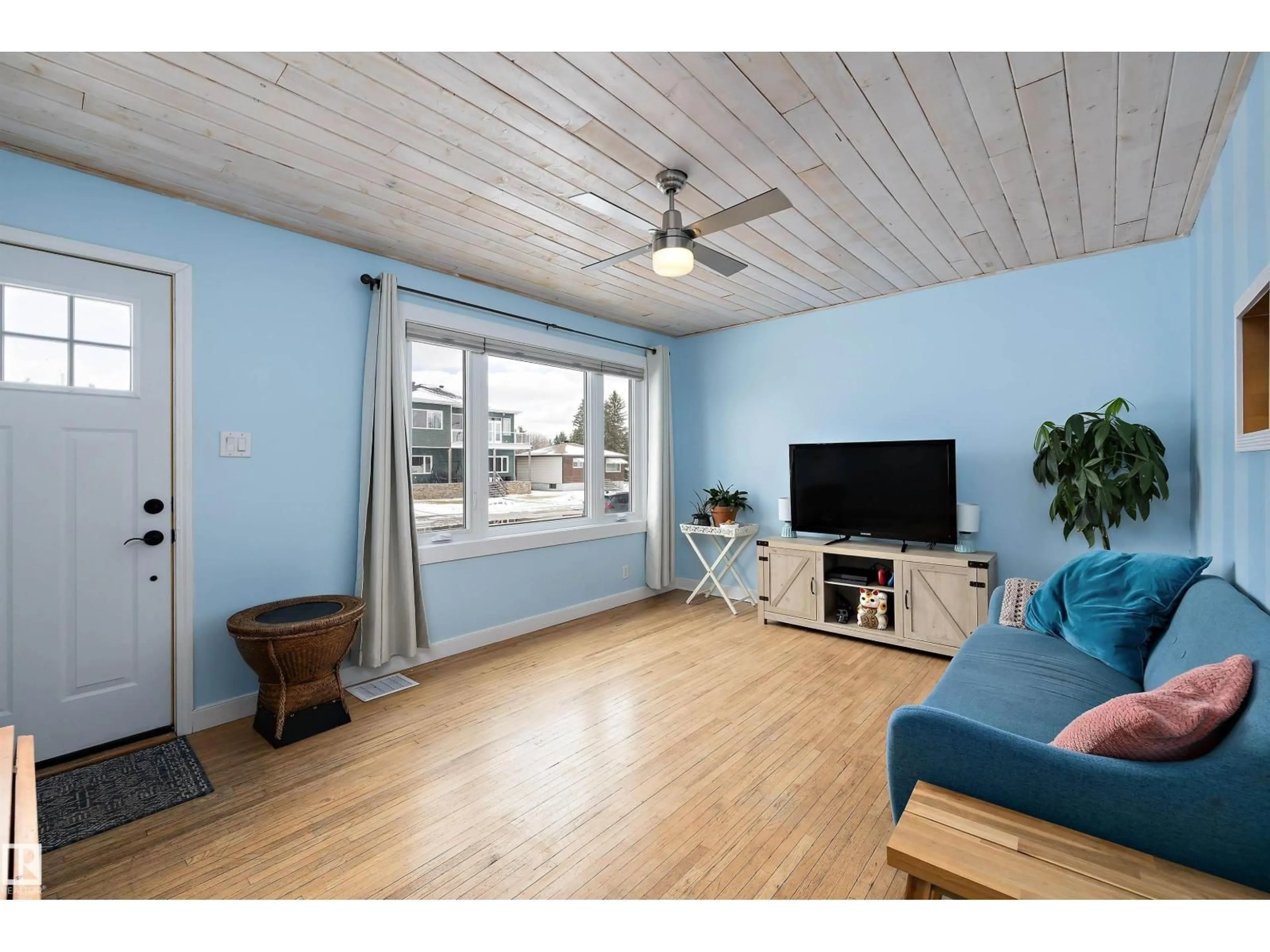 Living room with furniture, wood/laminate floor for NW - 10536 162 ST, Edmonton Alberta T5P3M5