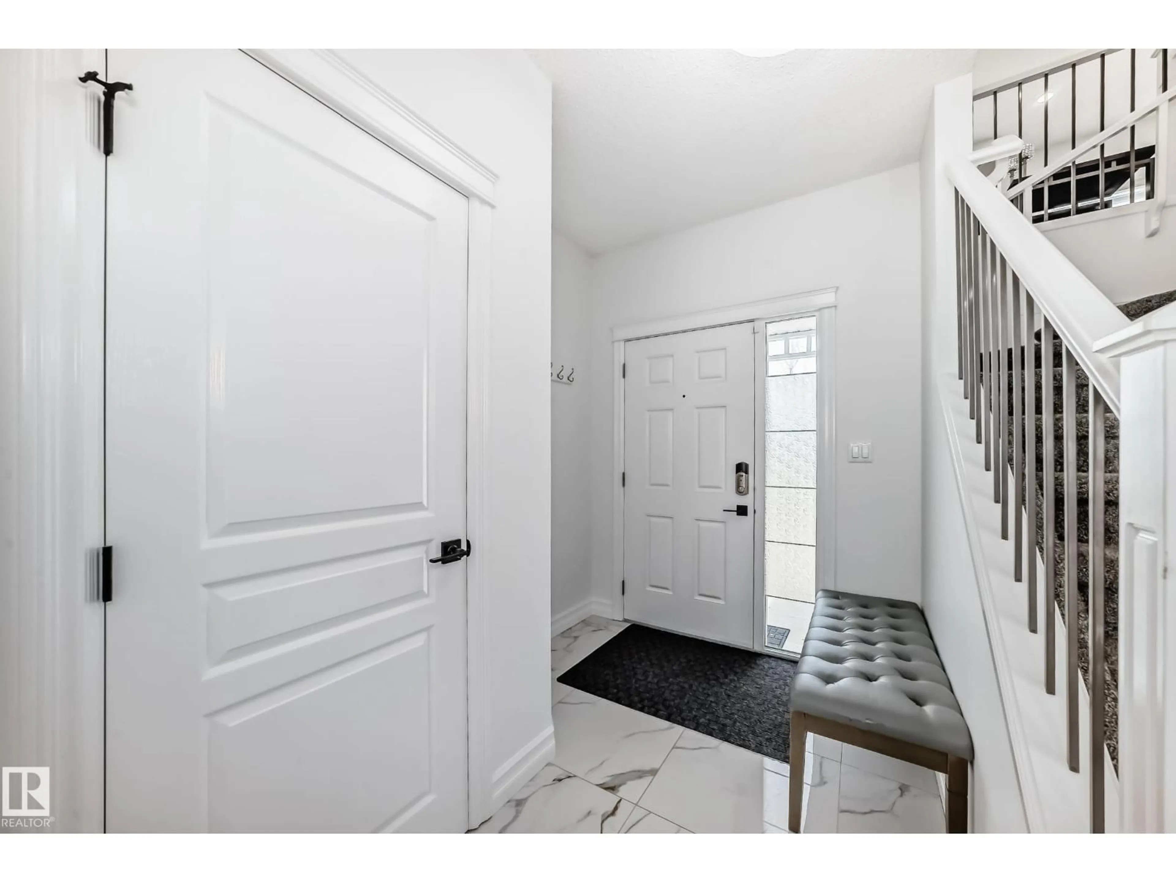 Indoor entryway for 18011 84 ST, Edmonton Alberta T5Z0H7