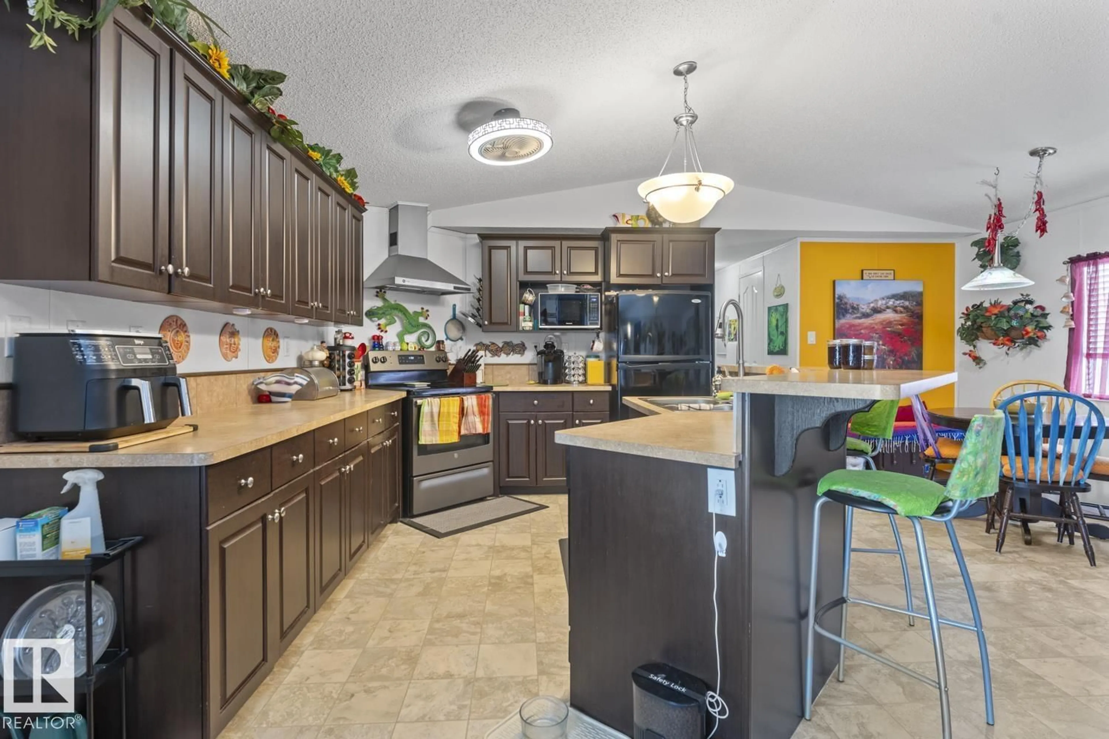 Open concept kitchen, ceramic/tile floor for 4606 LABRADOR RD, Cold Lake Alberta T9M0C6