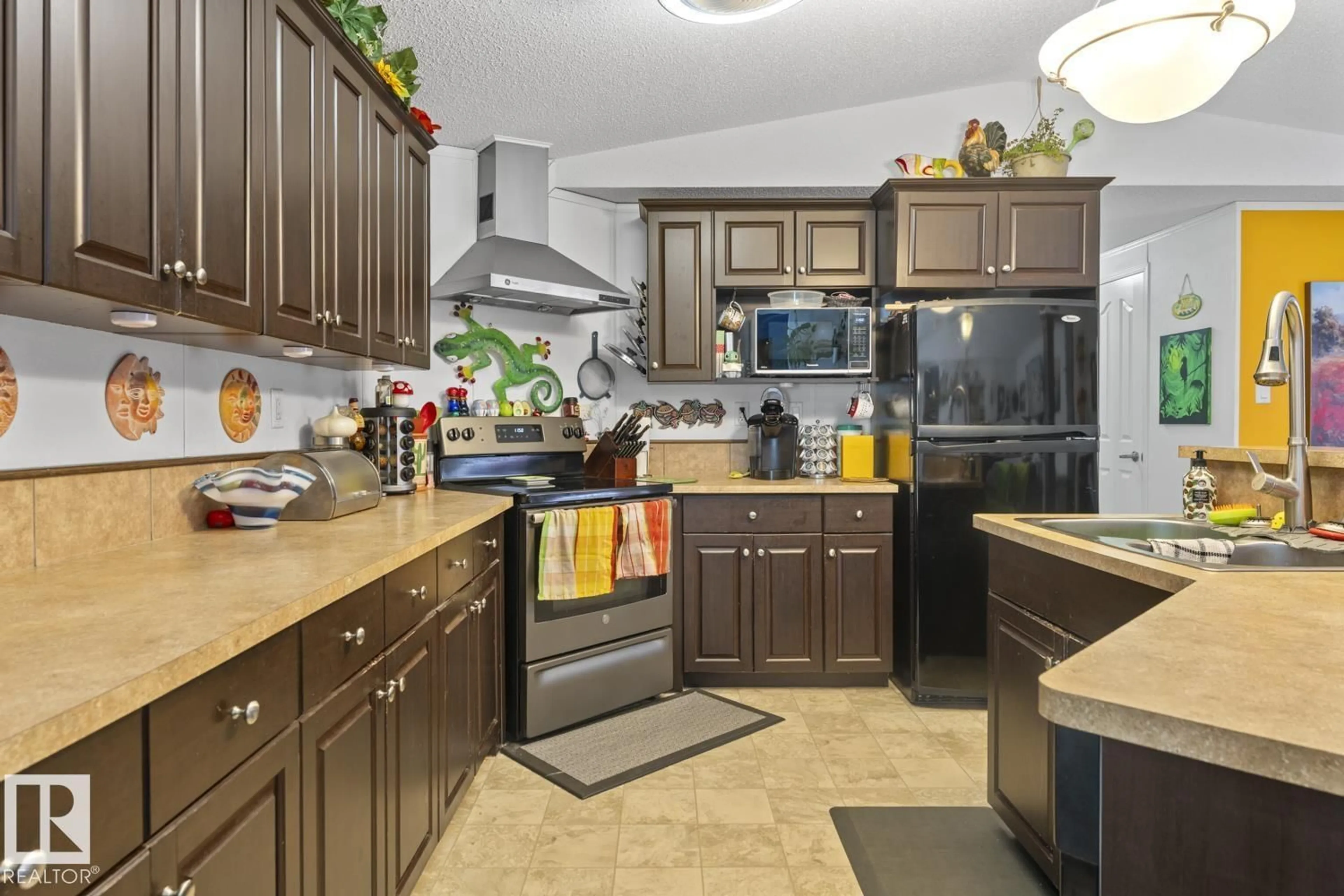 Open concept kitchen, ceramic/tile floor for 4606 LABRADOR RD, Cold Lake Alberta T9M0C6