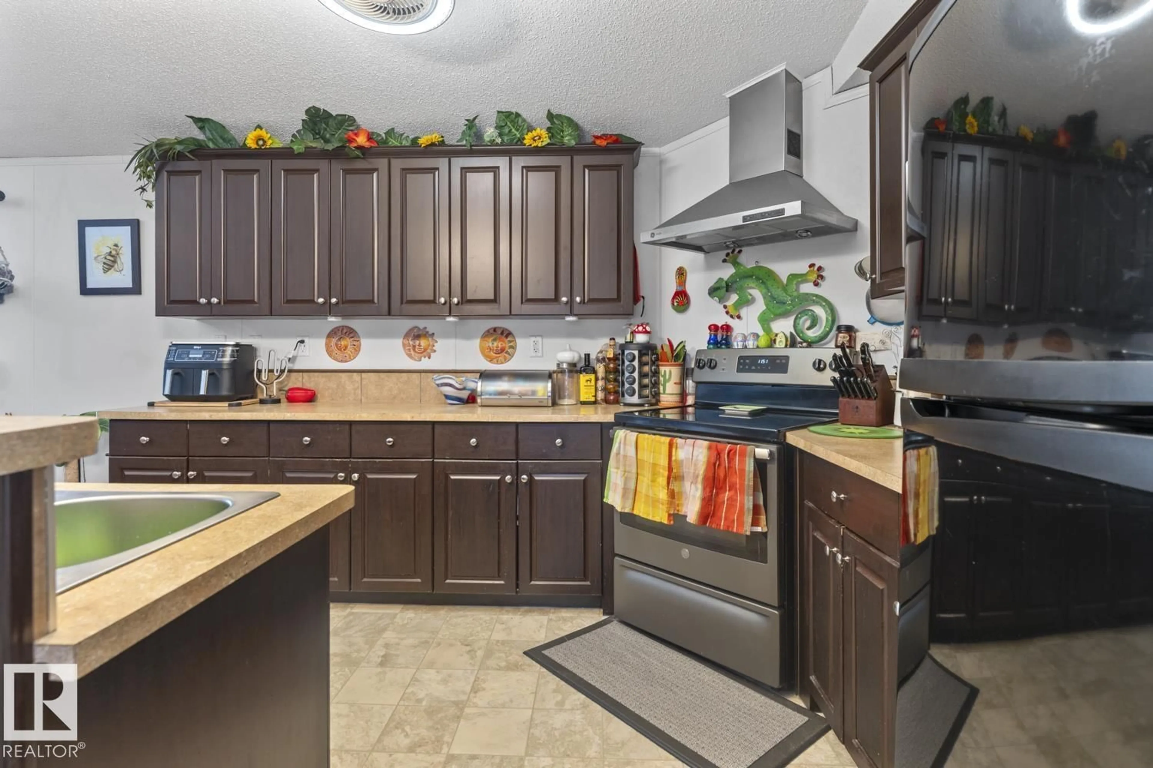Standard kitchen, unknown for 4606 LABRADOR RD, Cold Lake Alberta T9M0C6