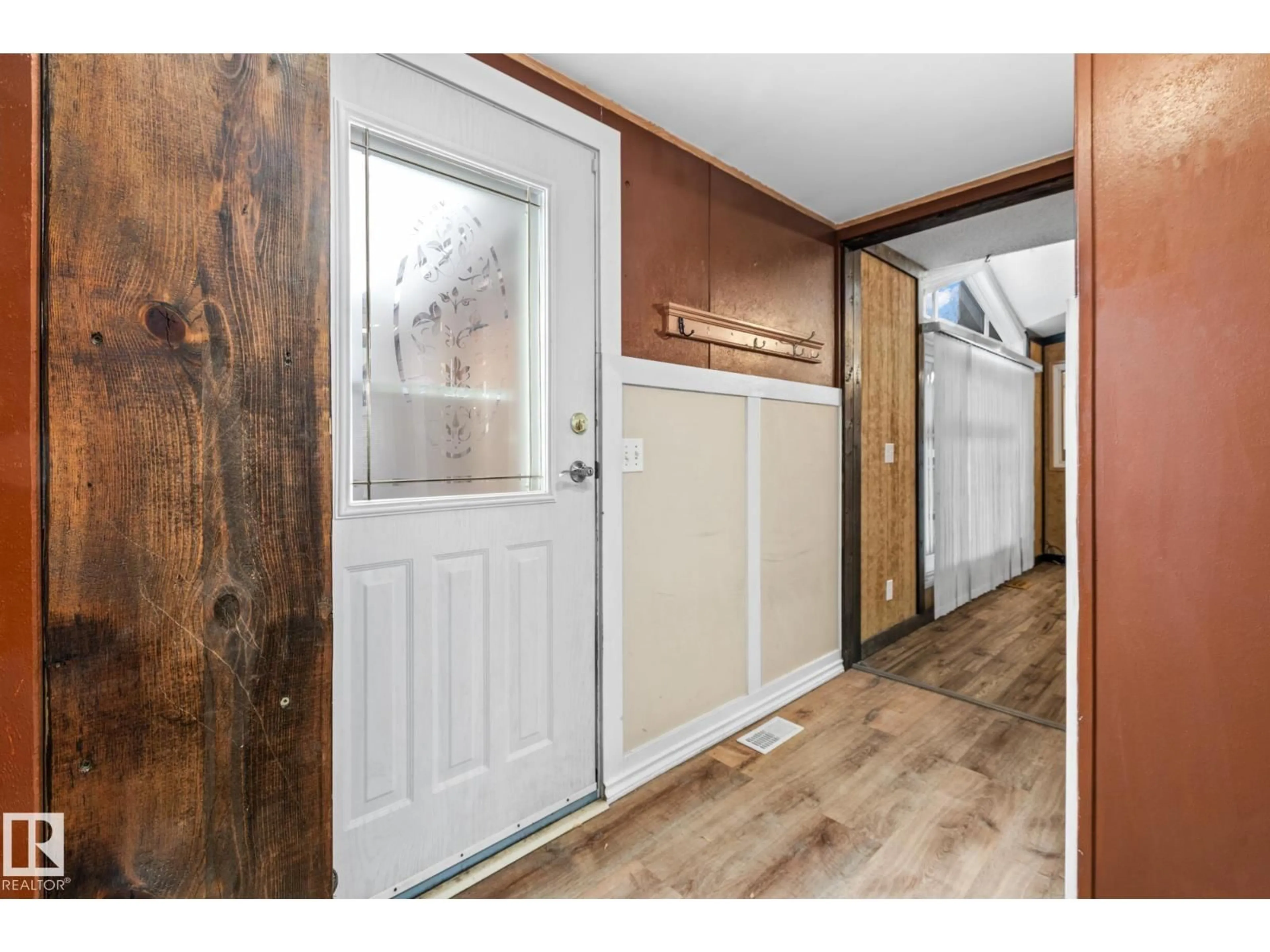 Indoor entryway for 2863 LAKESIDE CLOSE, Edmonton Alberta T5S1T5