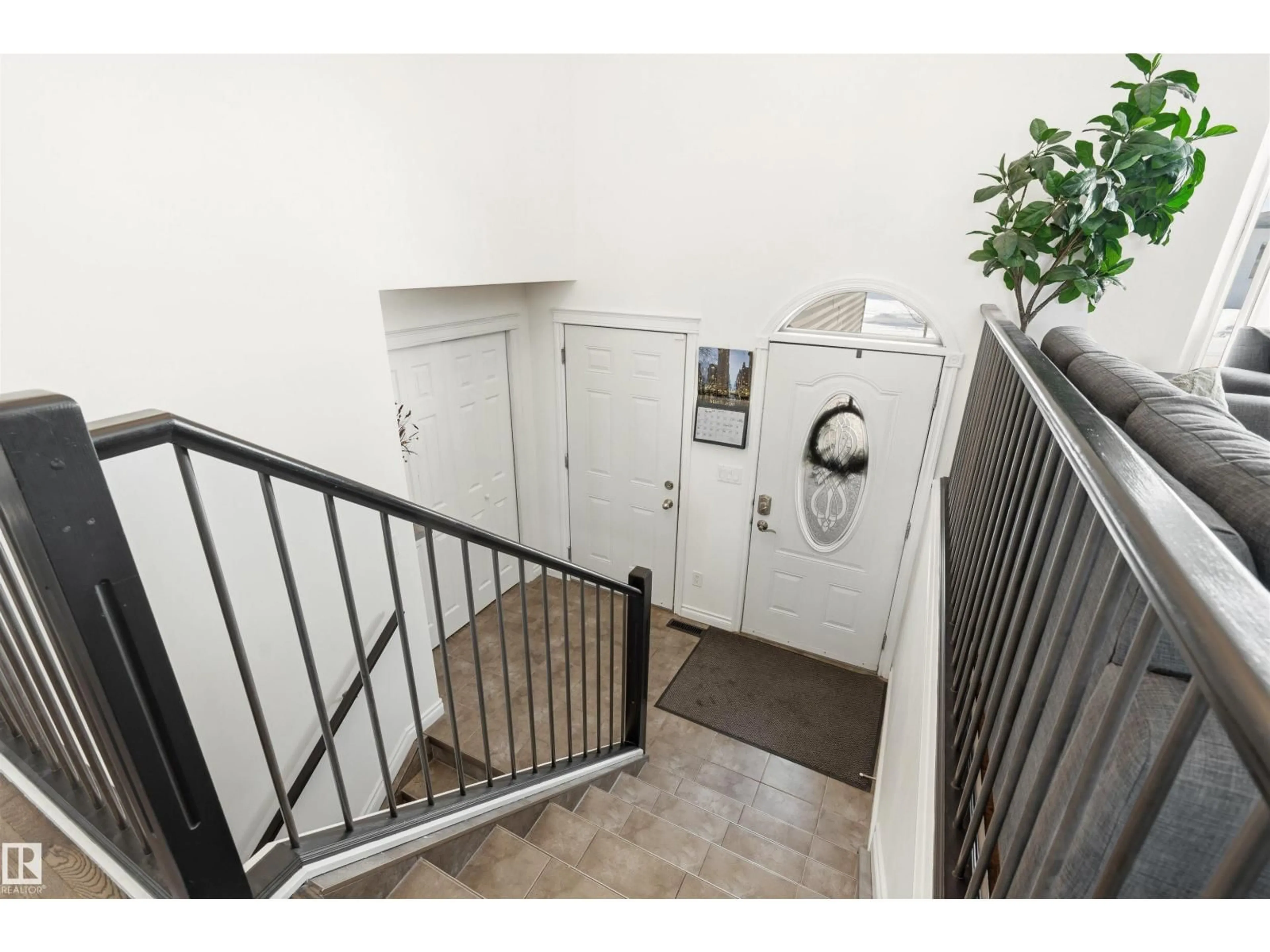 Indoor foyer for 2906 GOLDENROD GA, Cold Lake Alberta T9M0E1