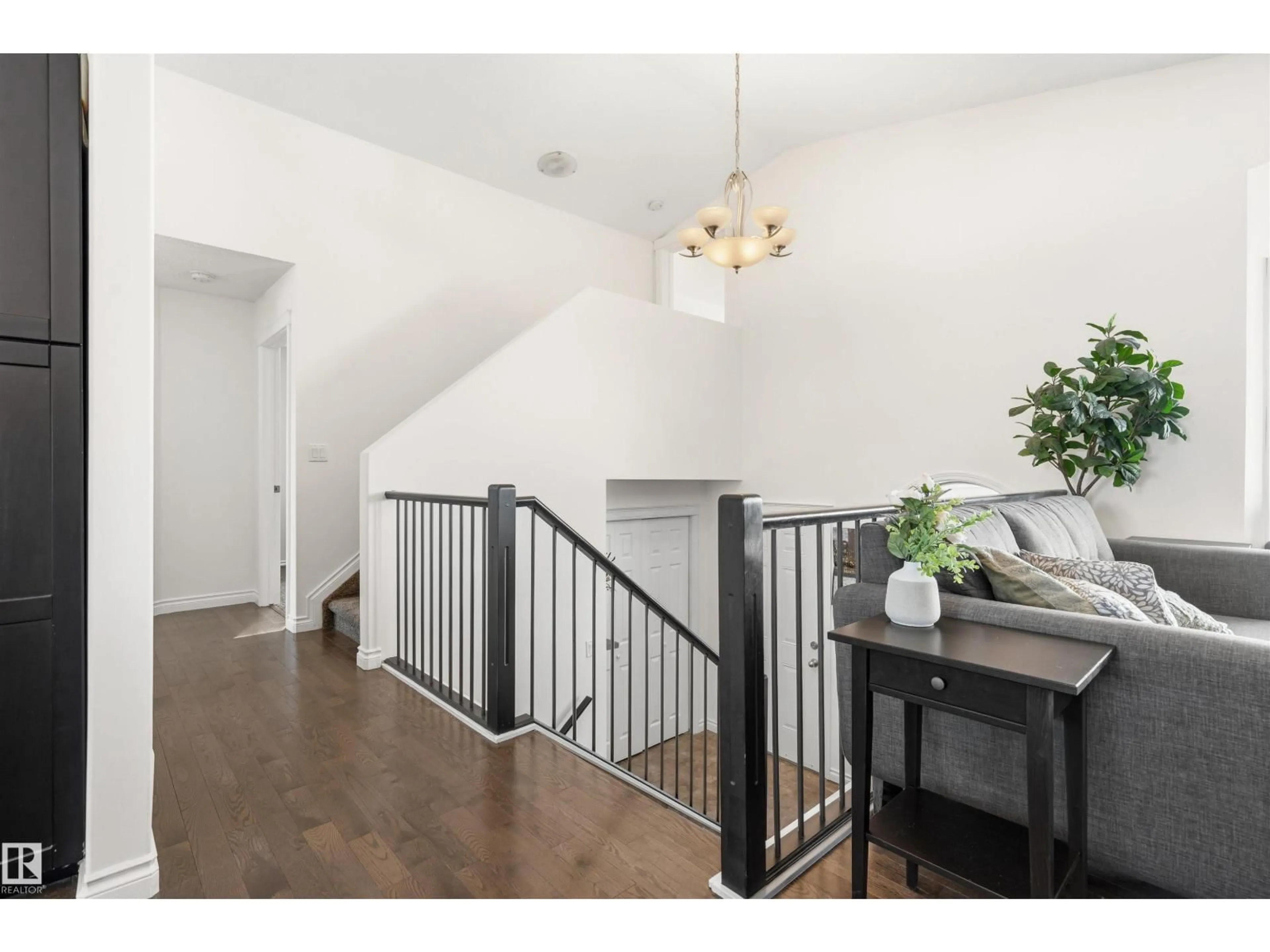 Indoor entryway for 2906 GOLDENROD GA, Cold Lake Alberta T9M0E1