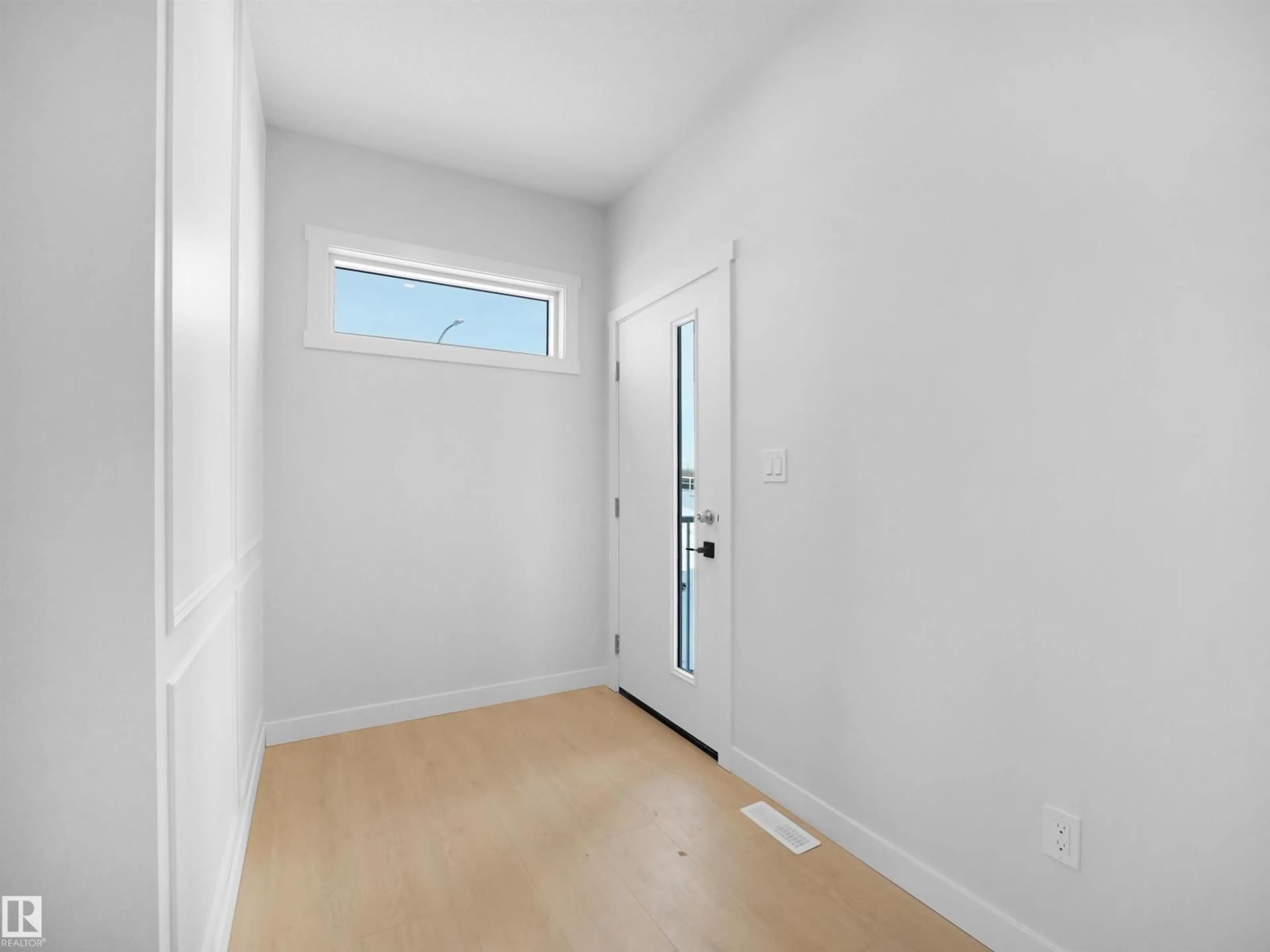 Indoor entryway for 15180 28 ST, Edmonton Alberta T5Y3Y8