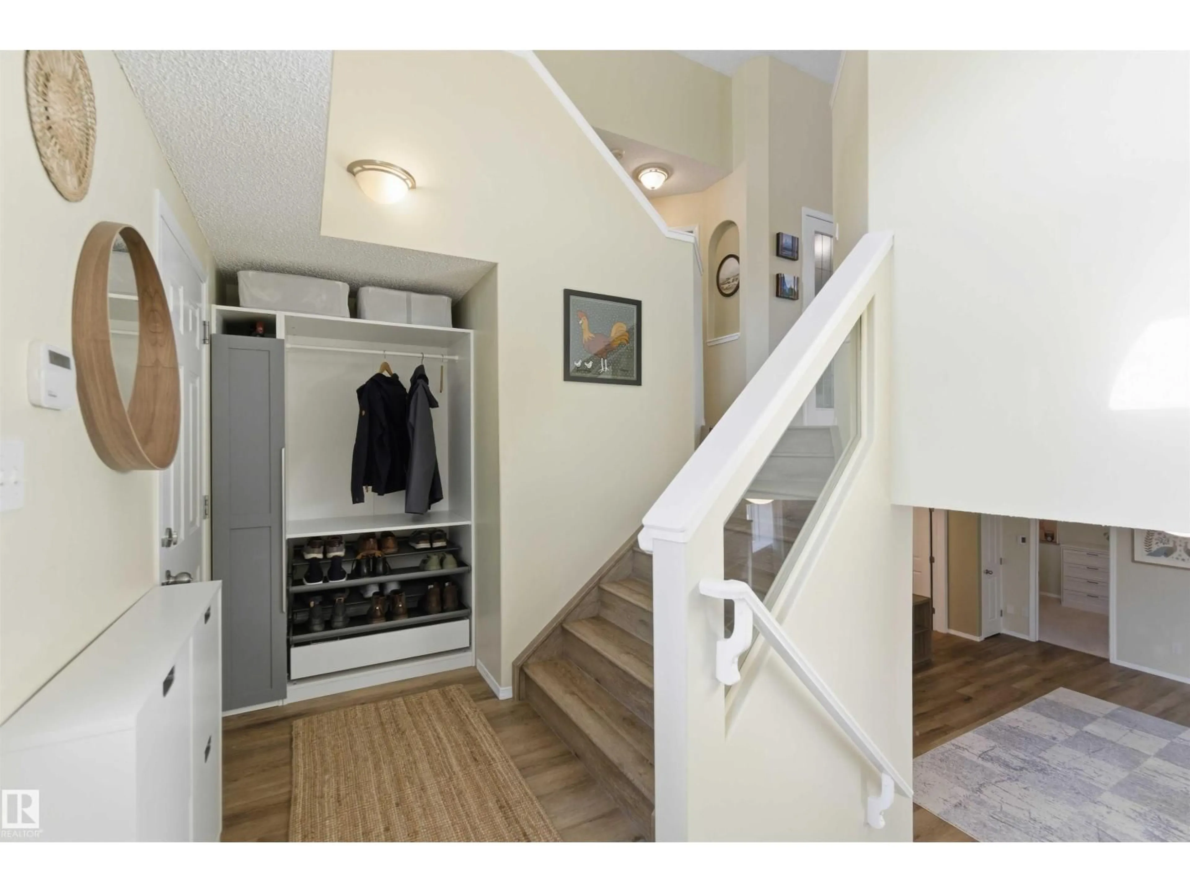 Indoor entryway for 9020 210 ST, Edmonton Alberta T5T6X1