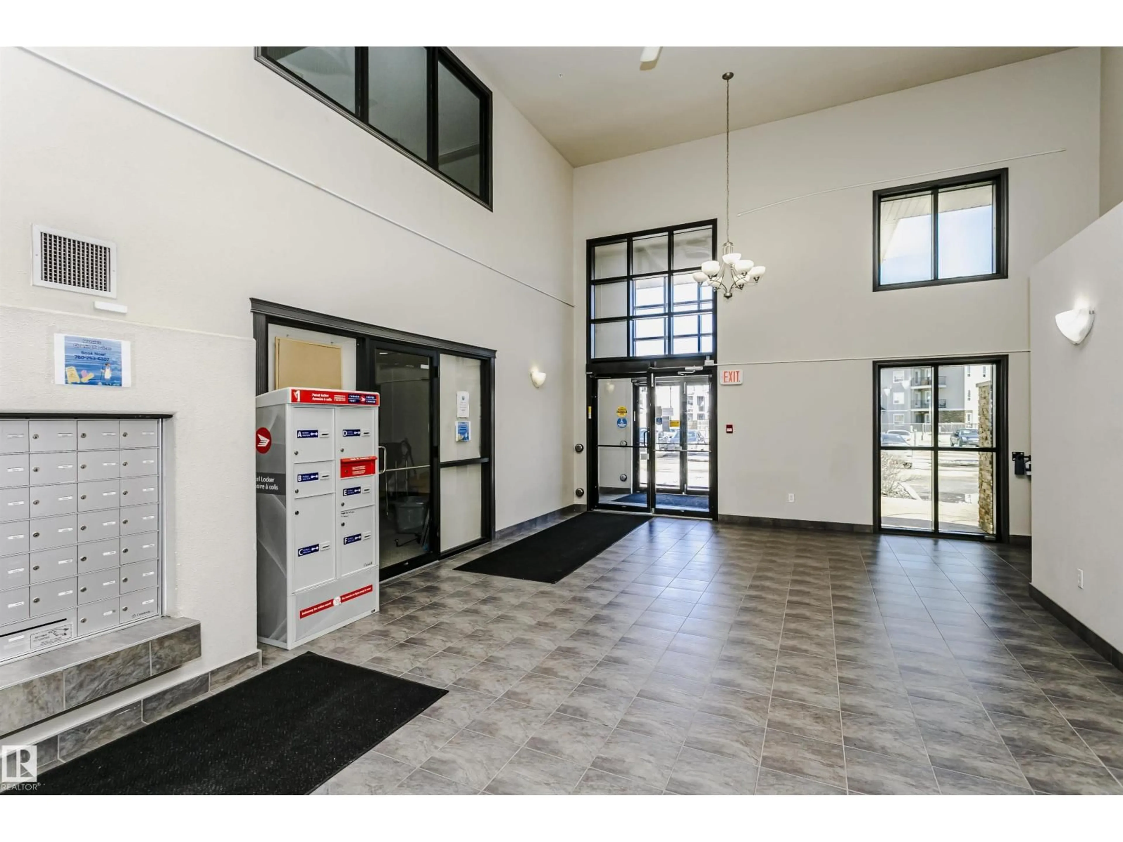 Indoor foyer for 7335 - 5217 SOUTH TERWILLEGAR DR, Edmonton Alberta T6R0M1