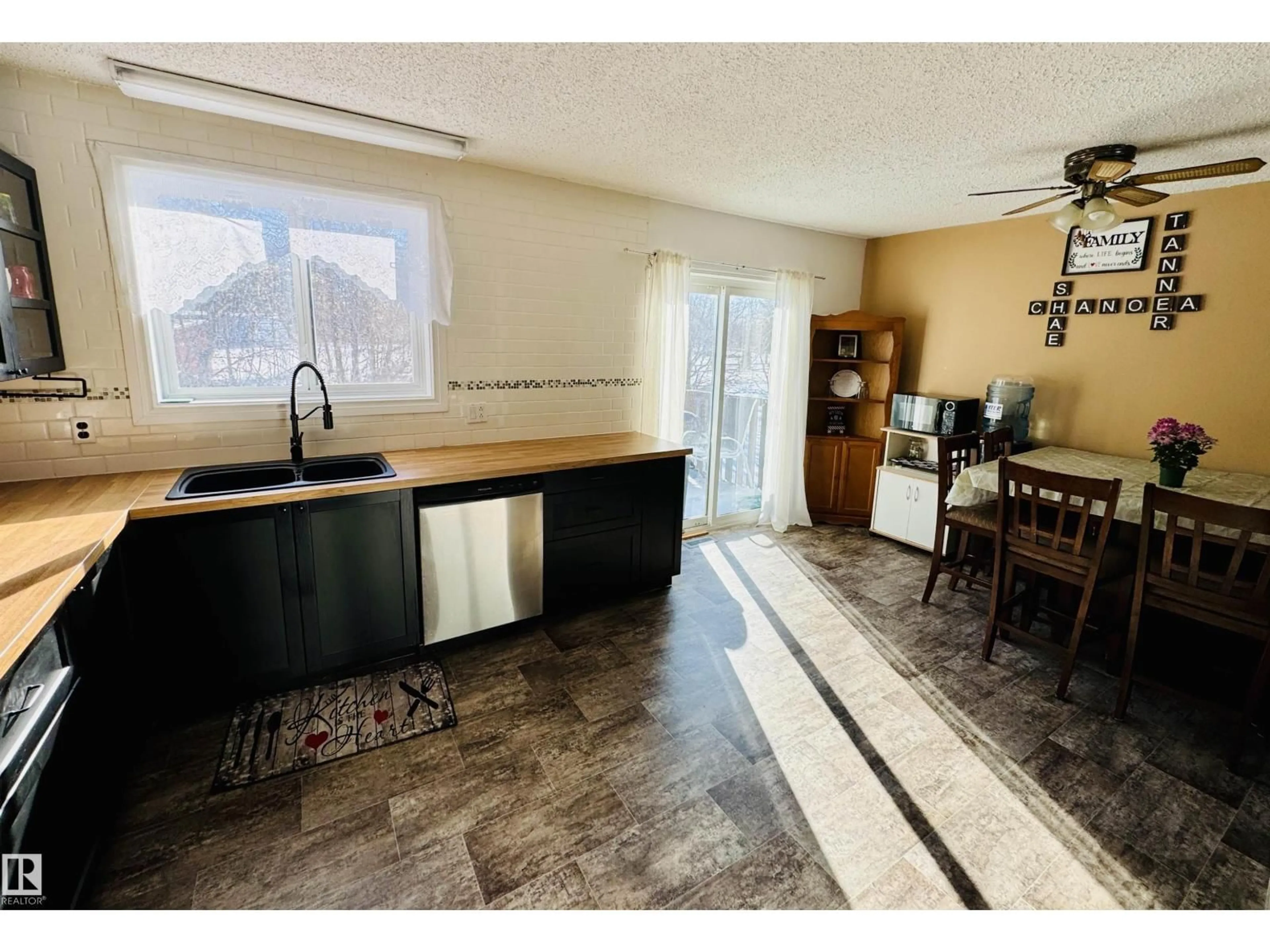 Open concept kitchen, ceramic/tile floor for 58532 - 351 RR 113, Rural St. Paul County Alberta T0A3A0