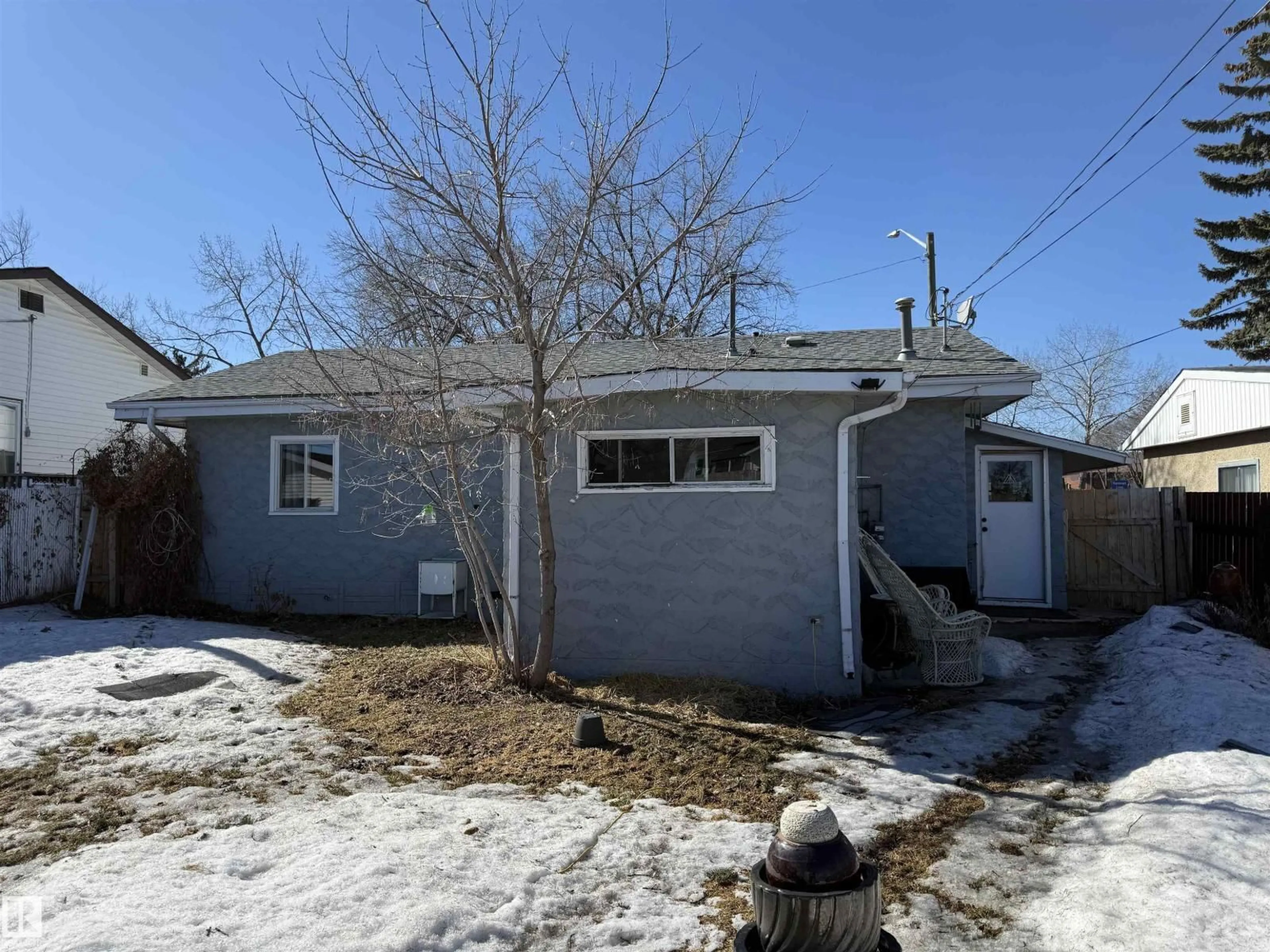 Shed for 4925 46 ST, Drayton Valley Alberta T7A1H4