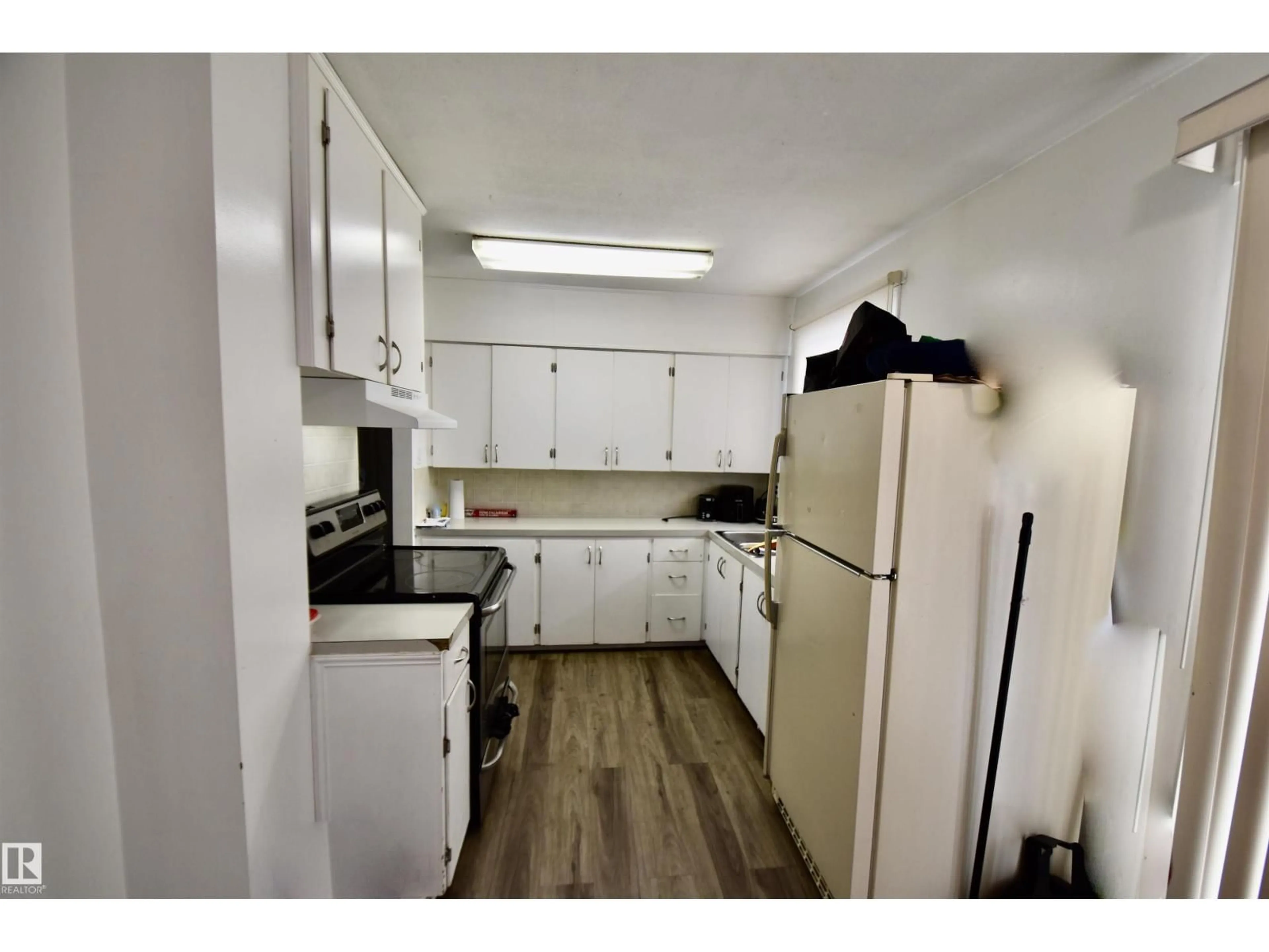 Standard kitchen, unknown for 5221 49 AV, St. Paul Town Alberta T0A3A1