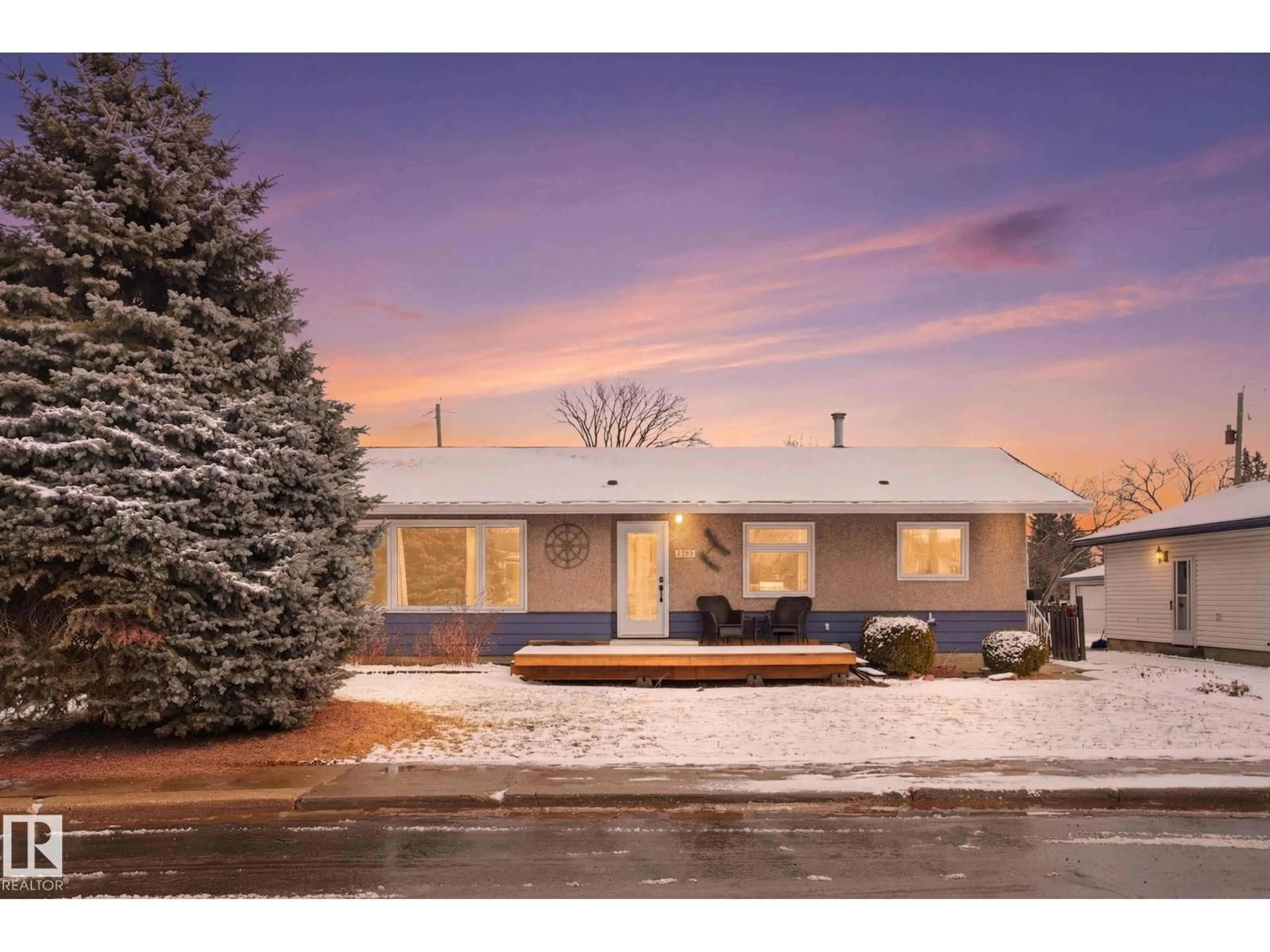 Home with vinyl exterior material, street for 5403 50 ST, Stony Plain Alberta T7E1B7