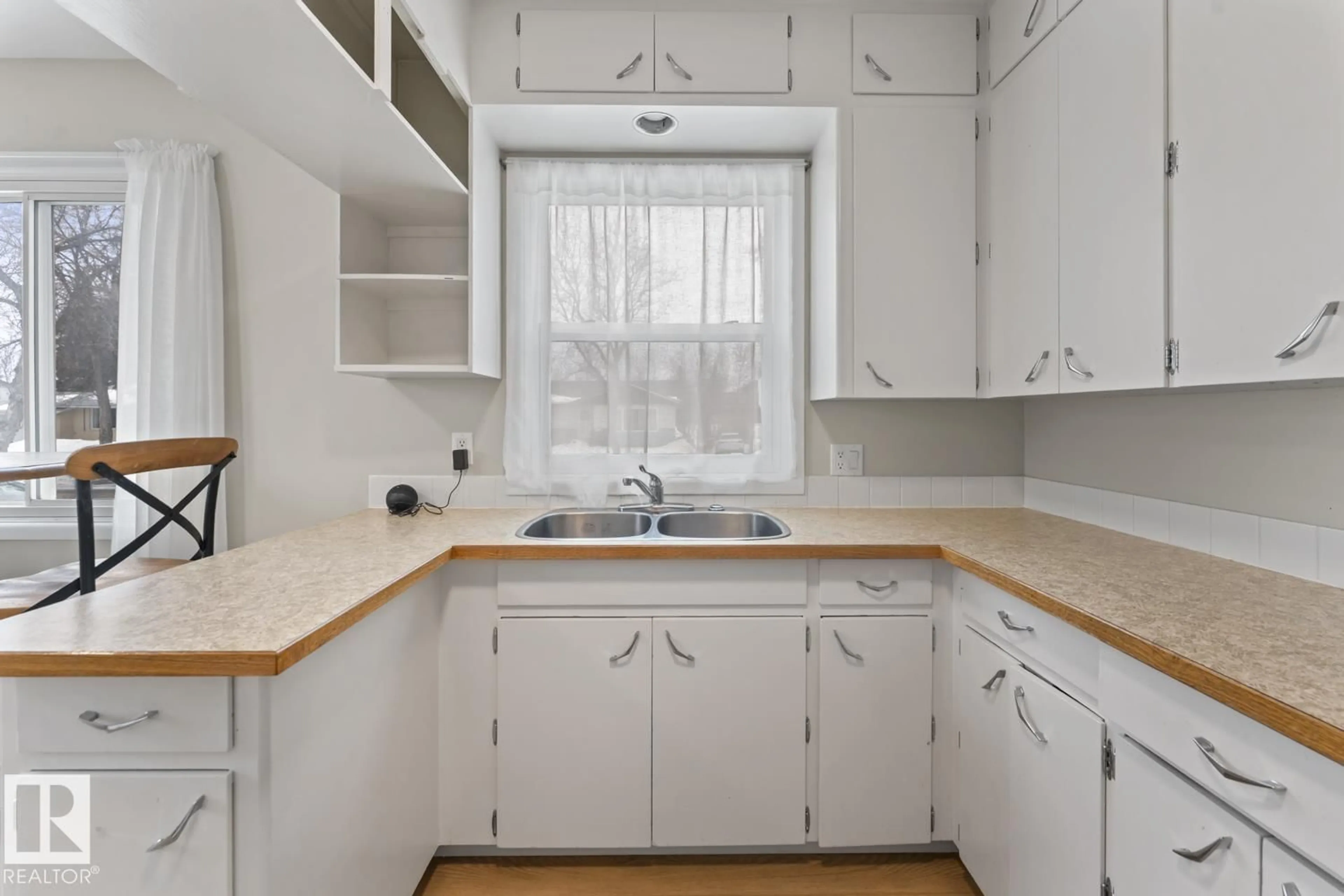 Standard kitchen, unknown for 4507 49 ST, Bonnyville Town Alberta T9N2J1