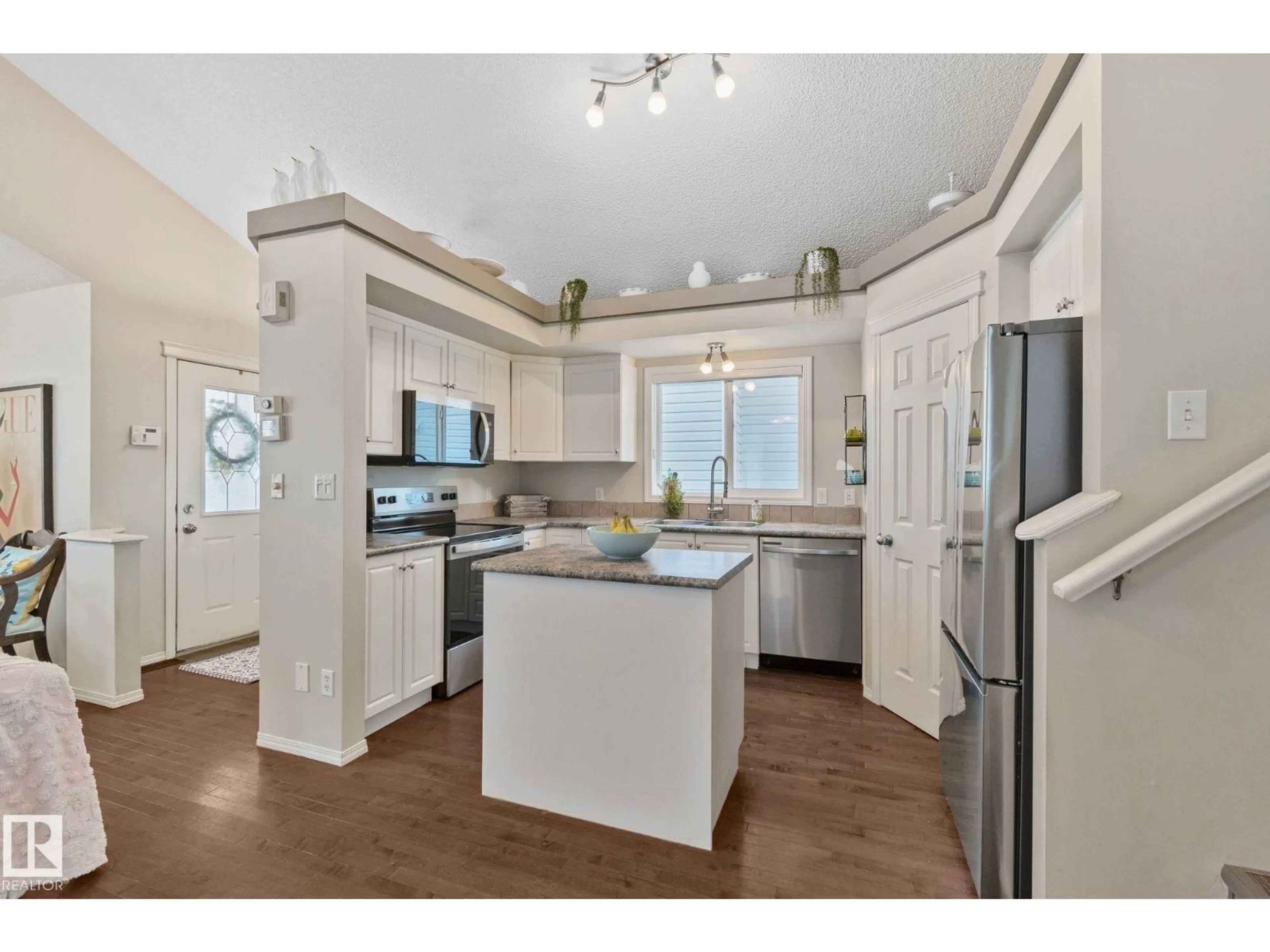 Open concept kitchen, unknown for 7811 14 AV SW, Edmonton Alberta T6X1H3