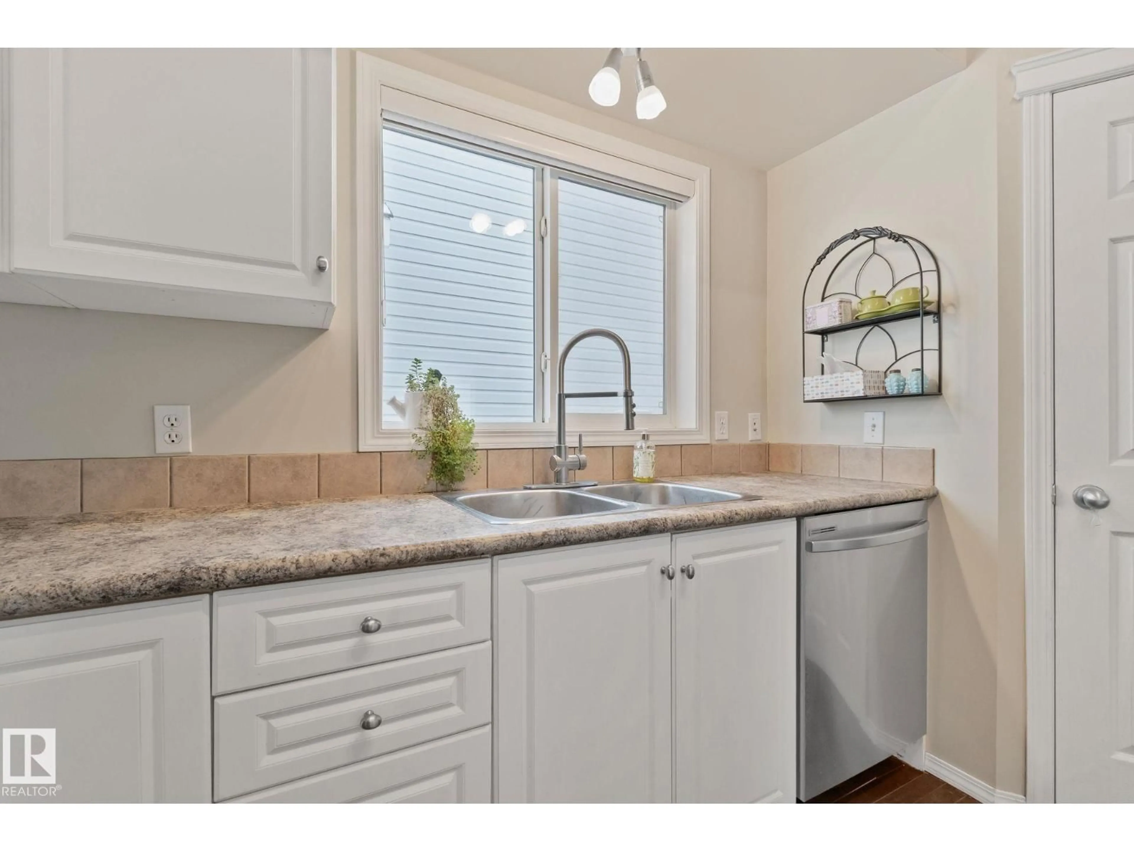 Standard kitchen, ceramic/tile floor for 7811 14 AV SW, Edmonton Alberta T6X1H3