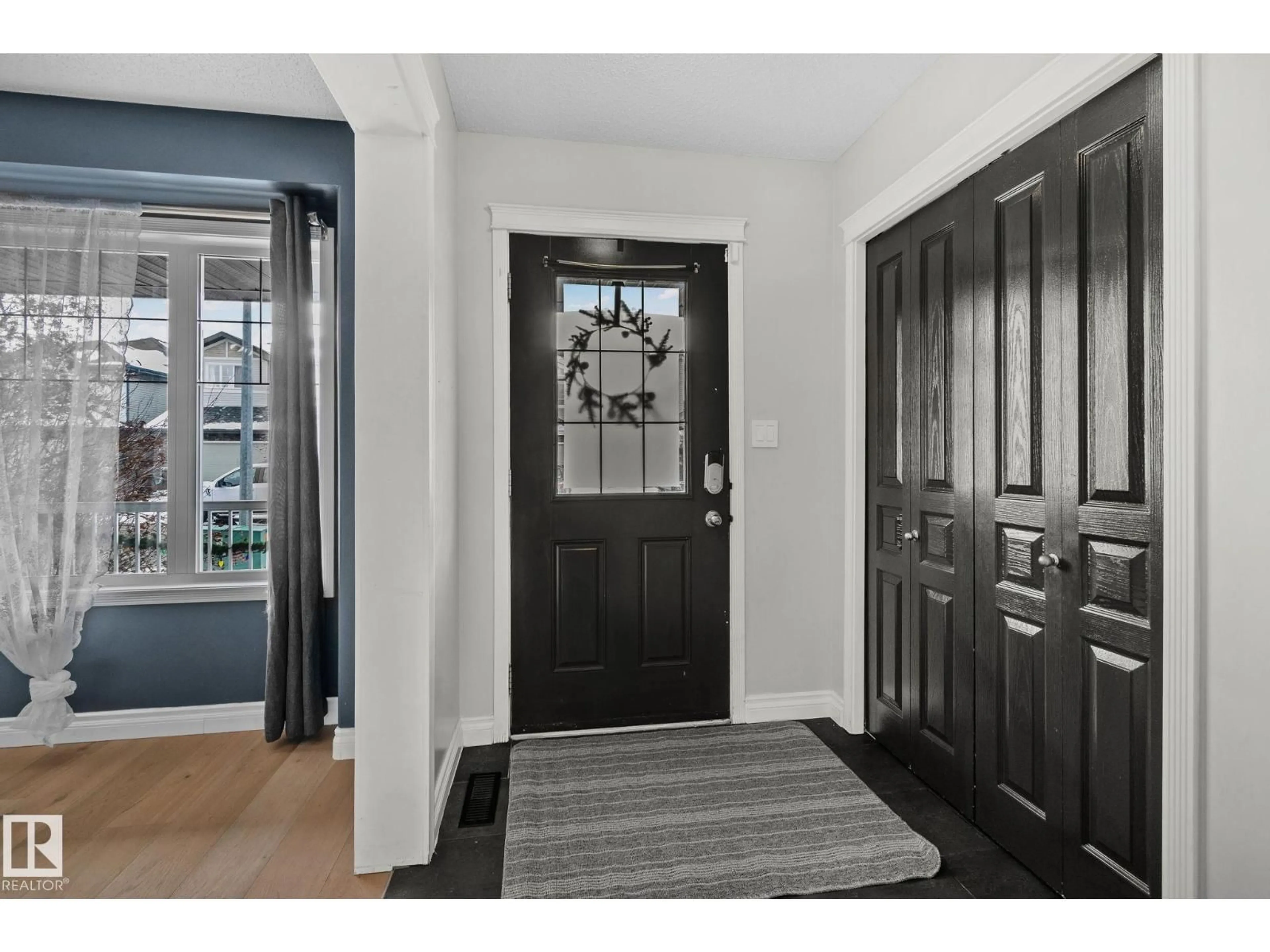 Indoor entryway for 18 VIRGINIA LO, Spruce Grove Alberta T7X0B8