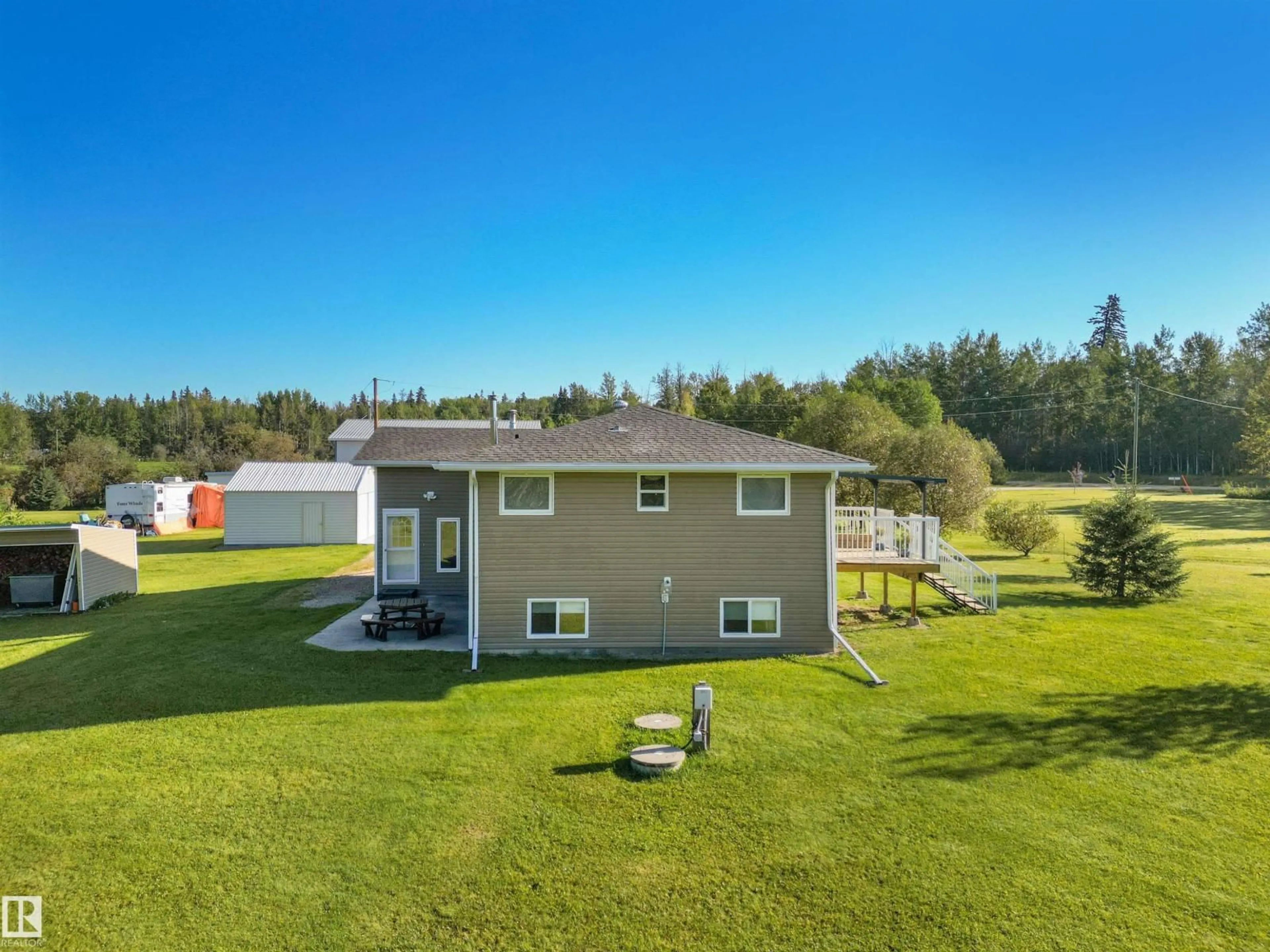A pic from outside/outdoor area/front of a property/back of a property/a pic from drone, water/lake/river/ocean view for 49208 RANGE ROAD 84, Rural Brazeau County Alberta T7A2A3