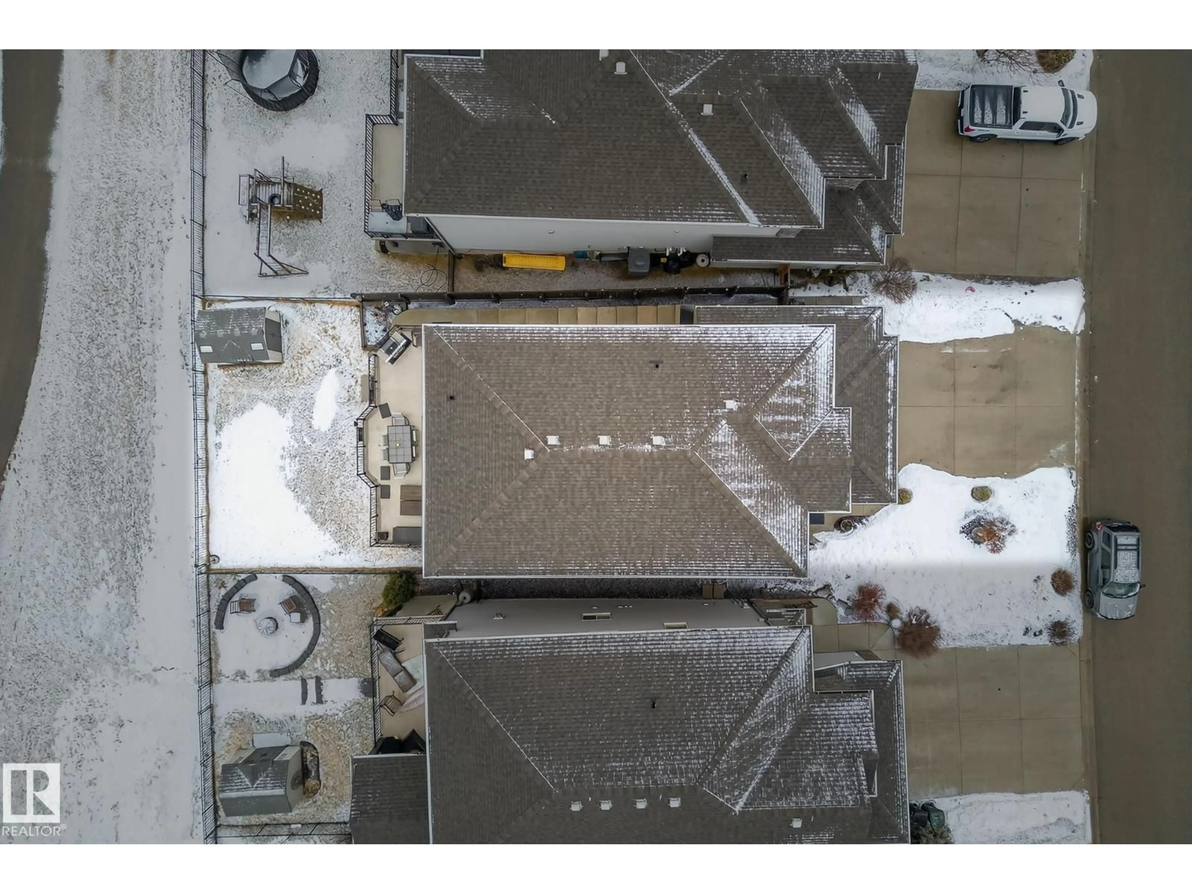 A pic from outside/outdoor area/front of a property/back of a property/a pic from drone, building for 13 GARNEAU GA, Spruce Grove Alberta T7X0M6