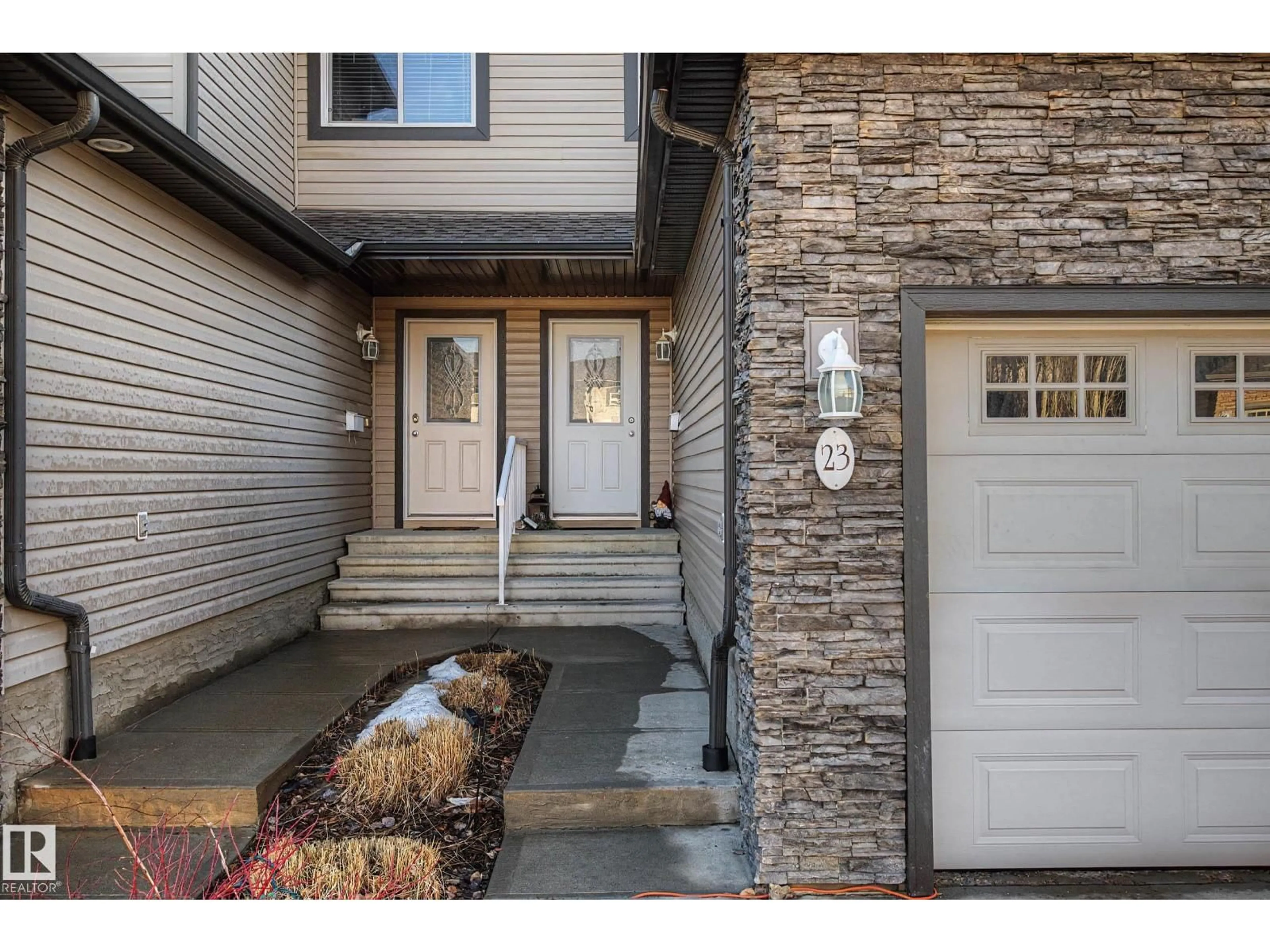 Indoor entryway for 23 - 2005 70 ST, Edmonton Alberta T6X0T9