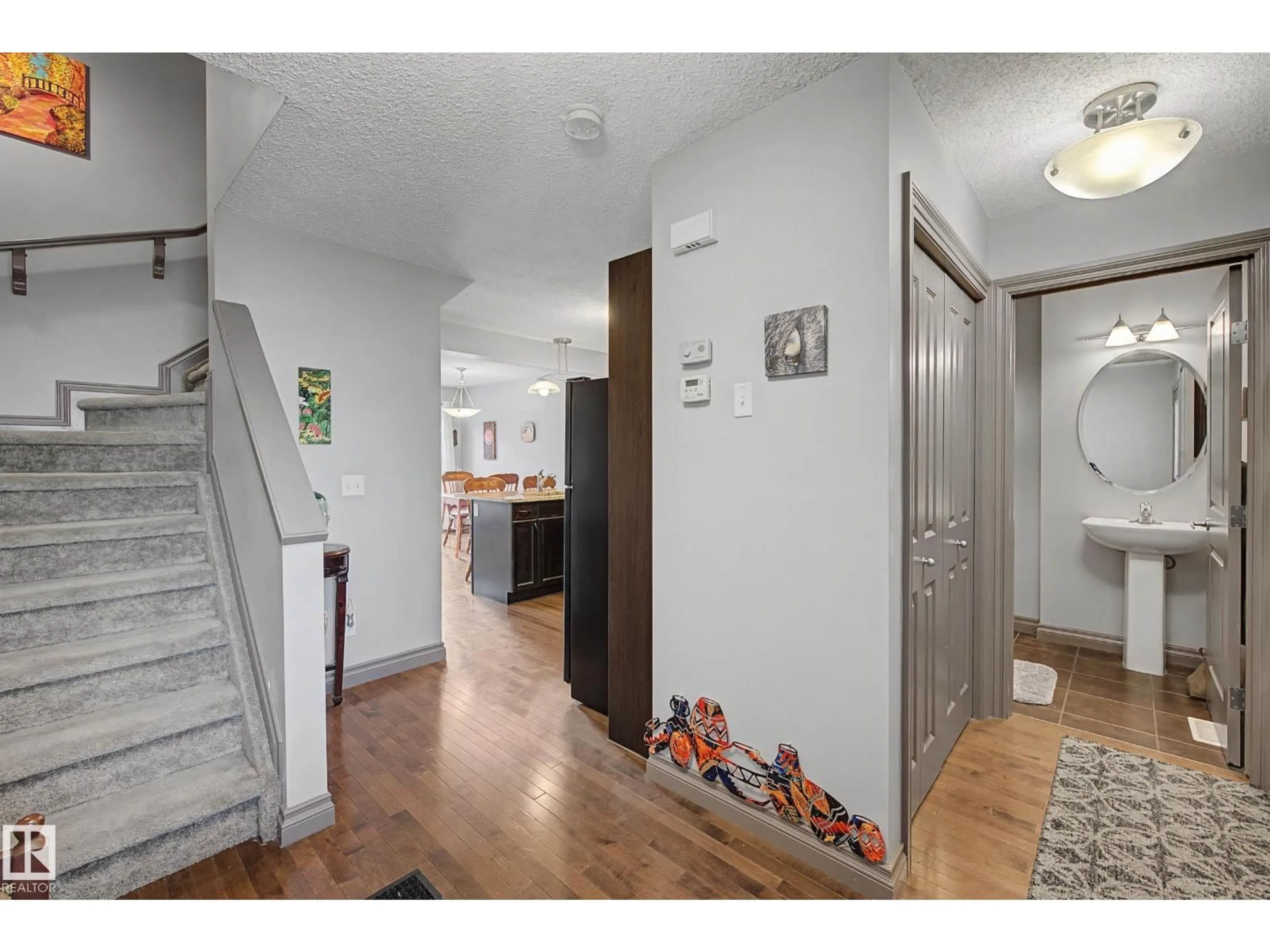 Indoor entryway for 23 - 2005 70 ST, Edmonton Alberta T6X0T9