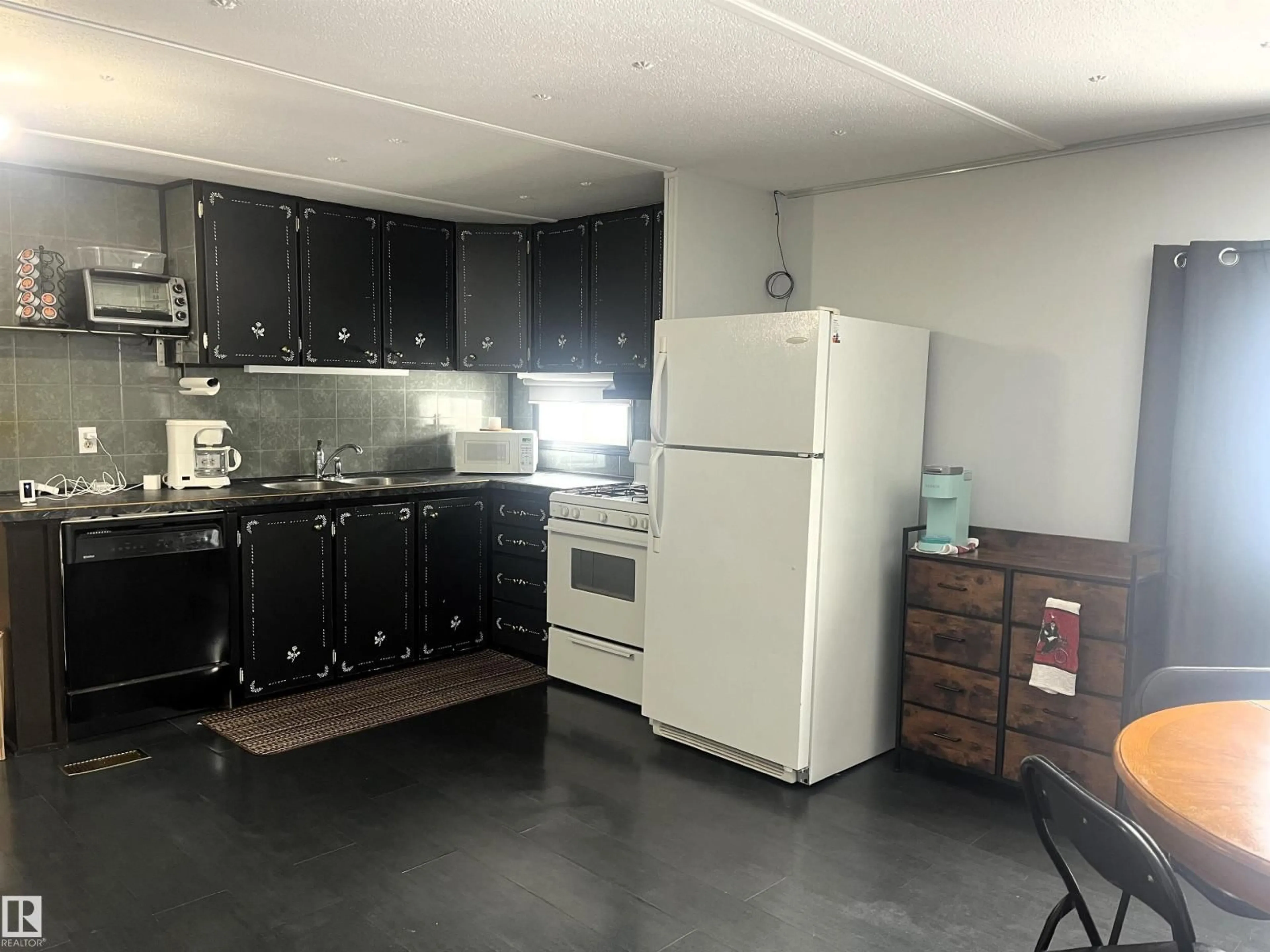 Standard kitchen, unknown for 4720 51 AVE, Wildwood Alberta T0E2M0