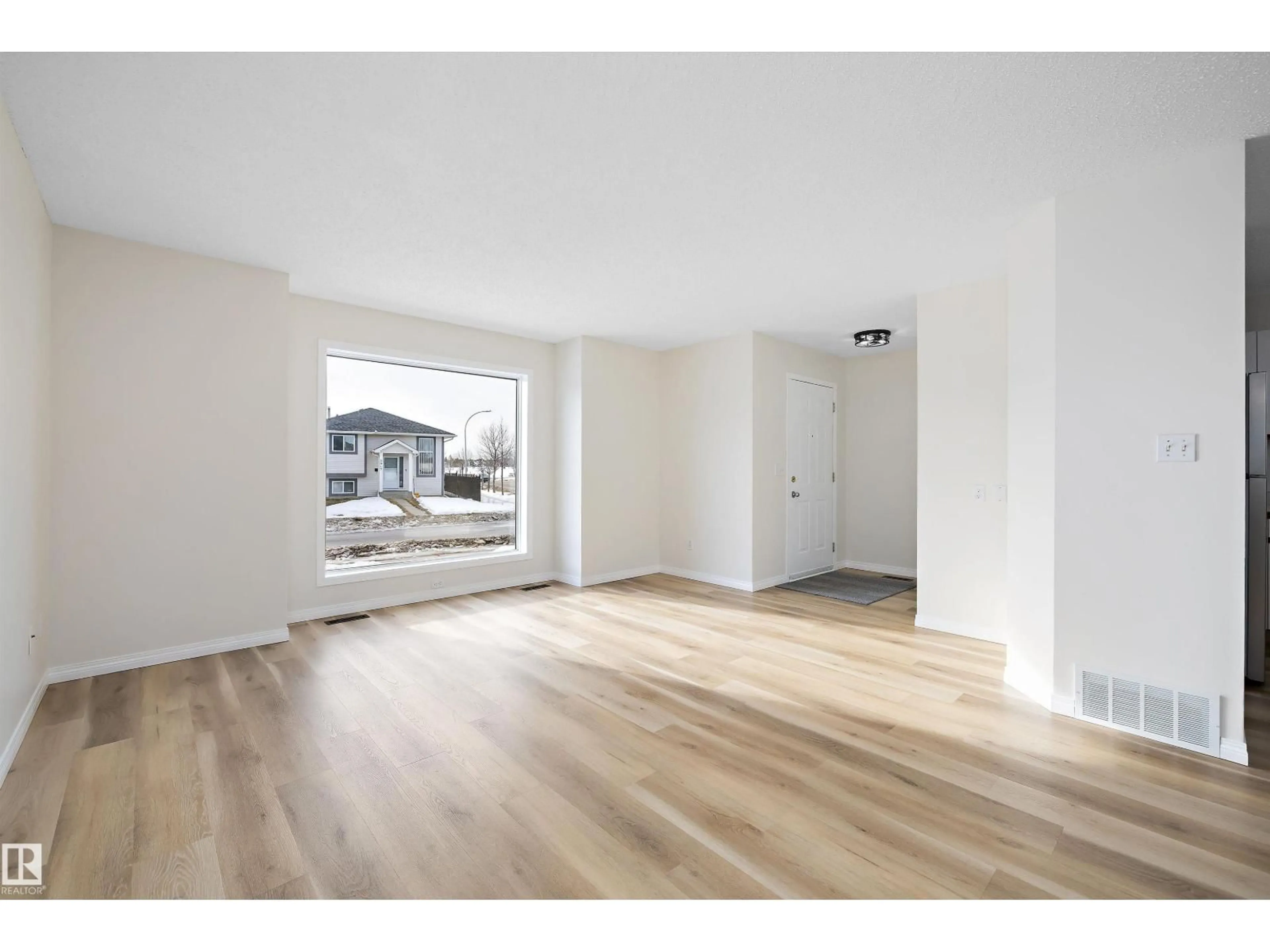 A pic of a room for 5914 162A AV, Edmonton Alberta T5Y2W2