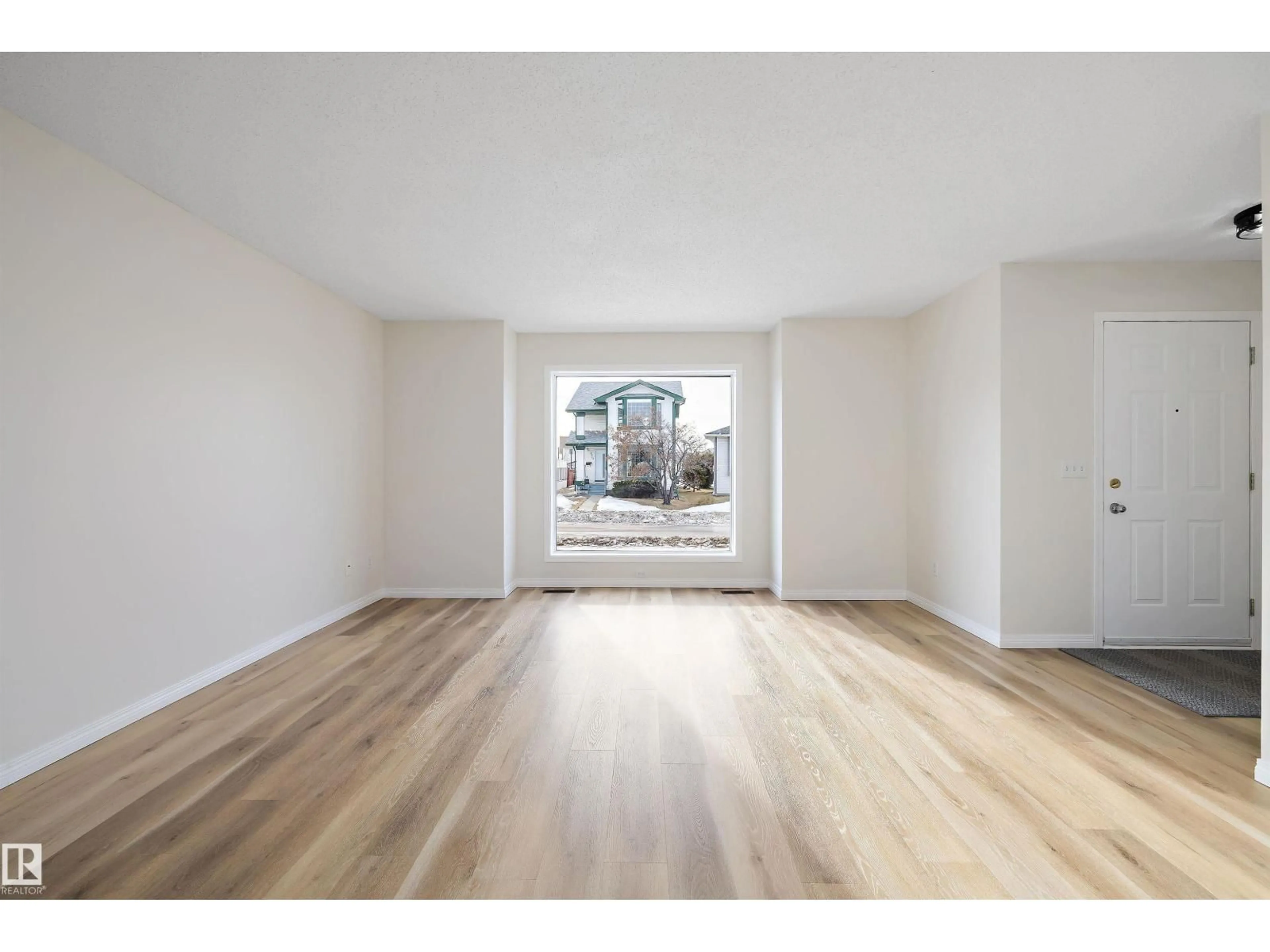 A pic of a room for 5914 162A AV, Edmonton Alberta T5Y2W2